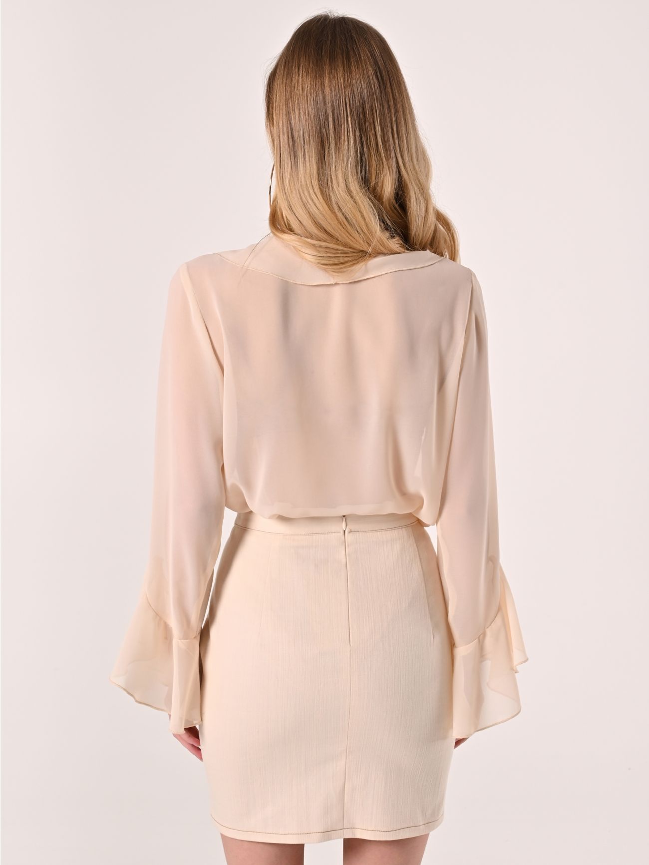 Blusa boho beige con volante det_3