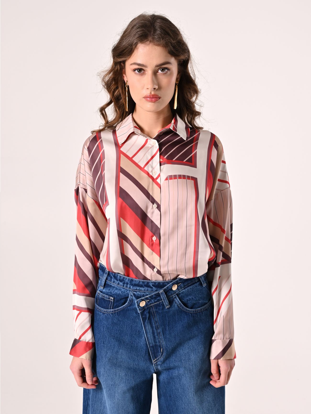 Bluse mit geometrischem Muster in Rostrot det_2