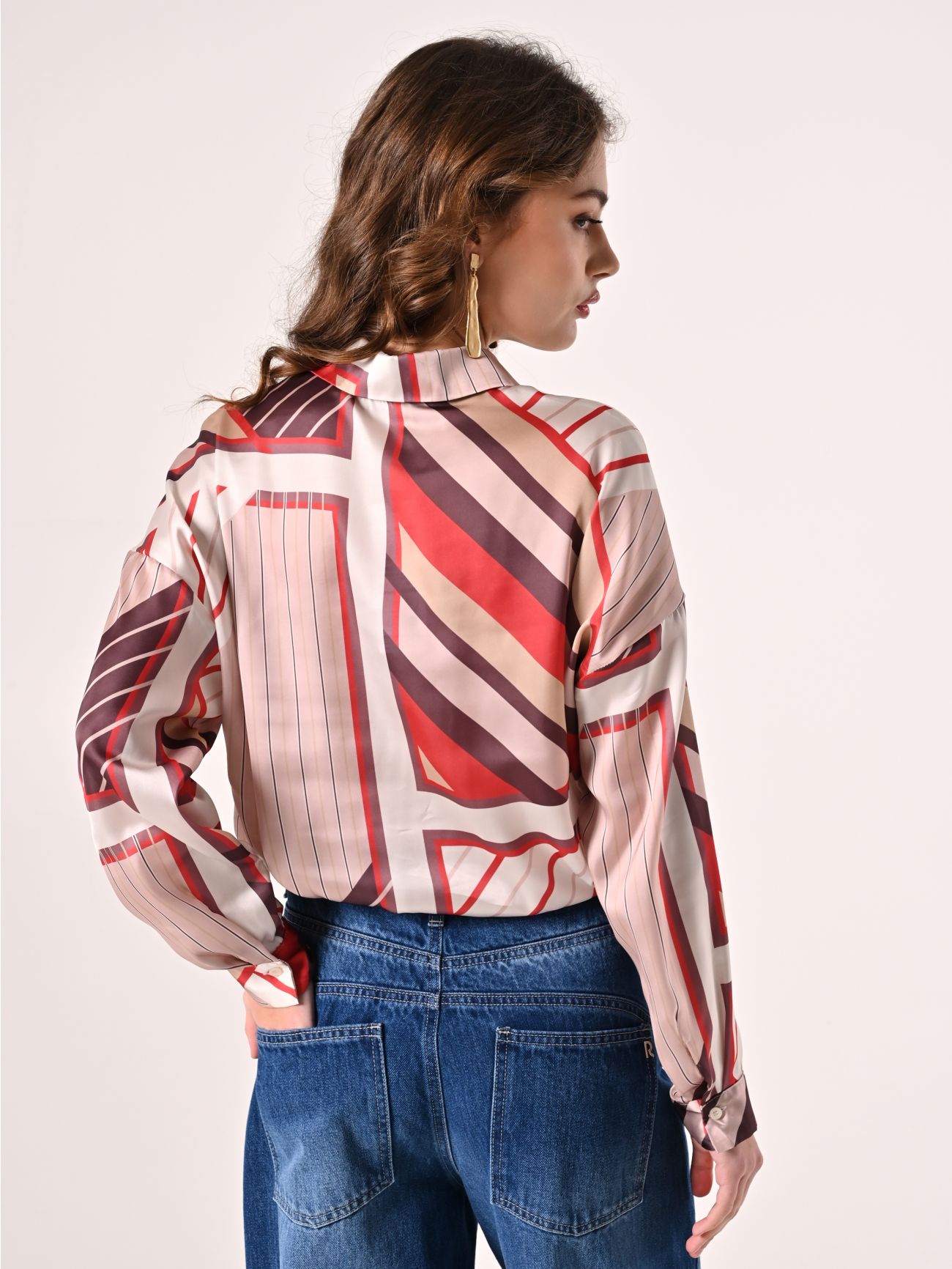 Bluse mit geometrischem Muster in Rostrot det_3