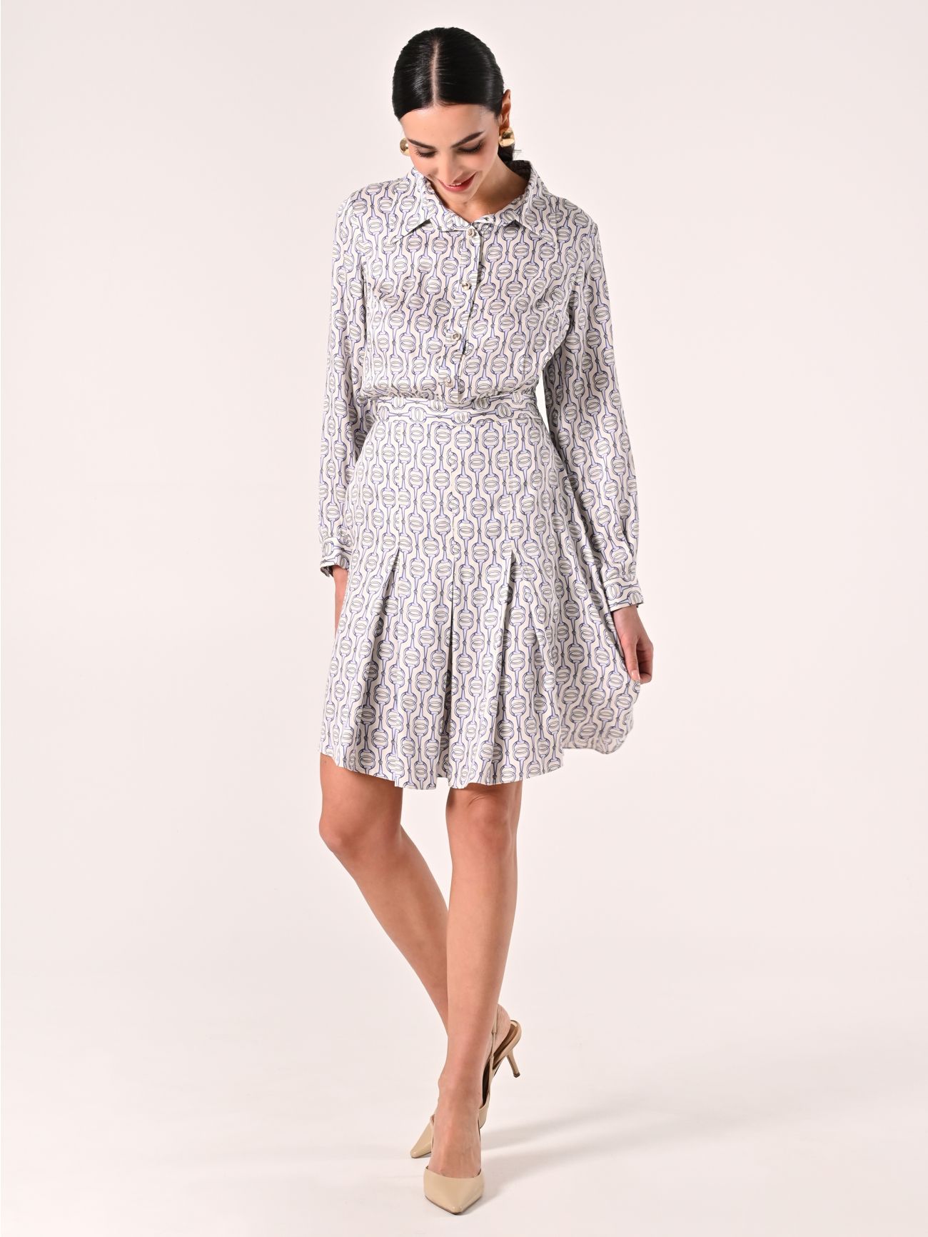 Bedrucktes Kleid in Weiß & Hellblau in_i7