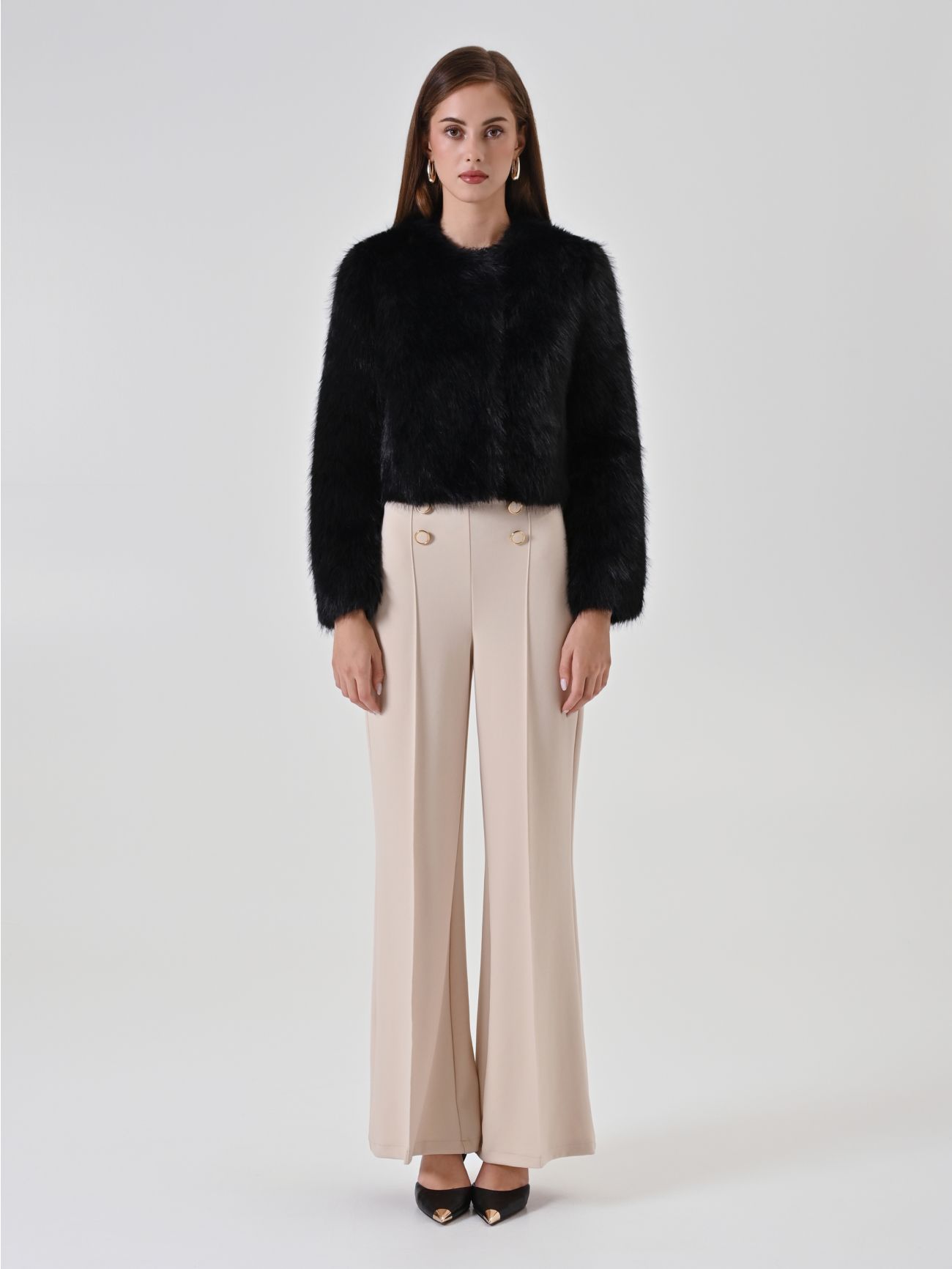 Cappotto corto nero in simil pelliccia  det_1