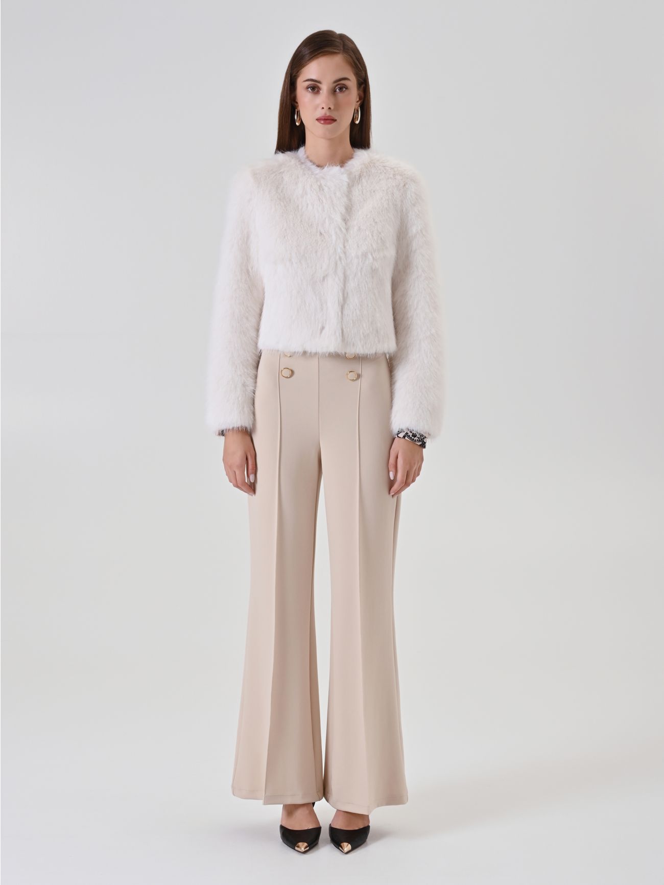 Giacca corta bianca in faux fur det_1