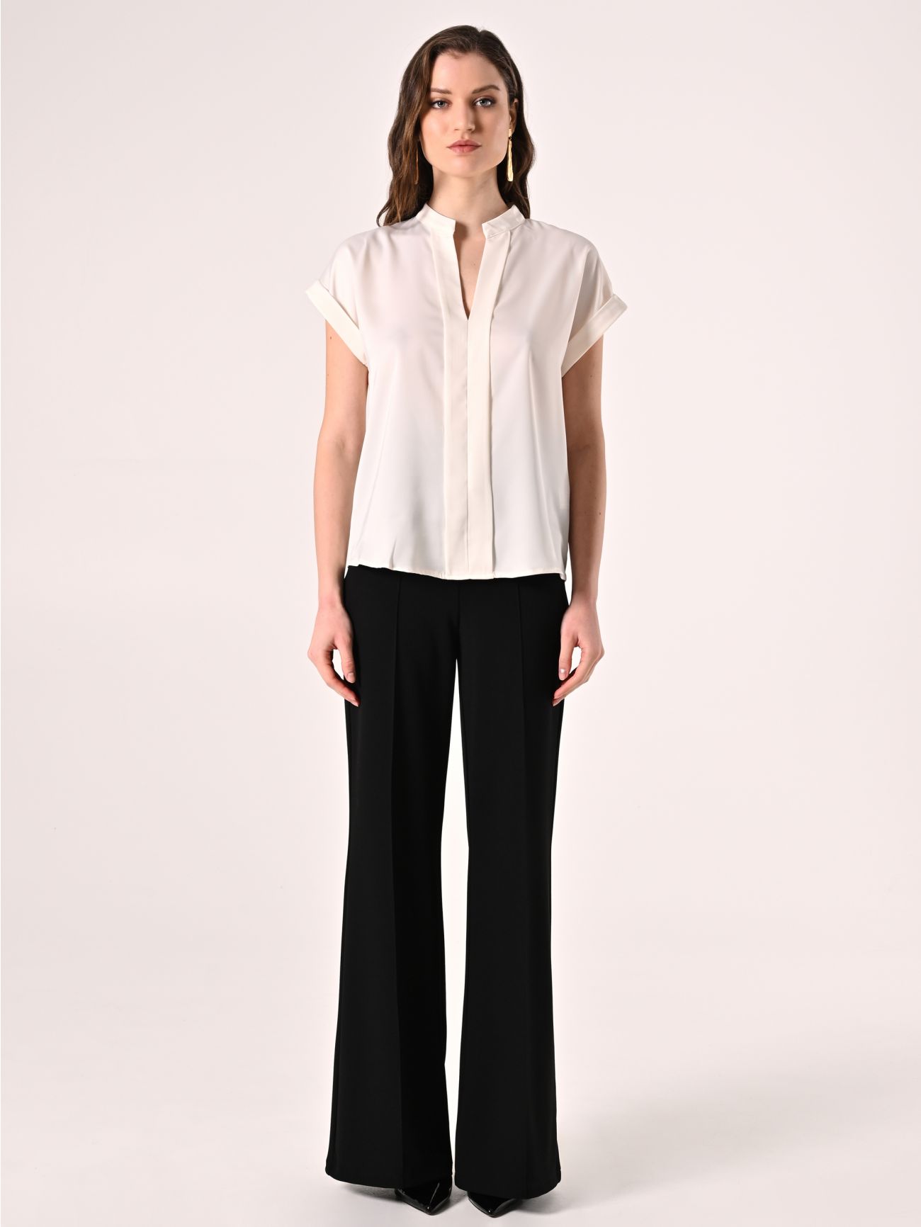 Bluse mit Stehkragen in Weiß det_1