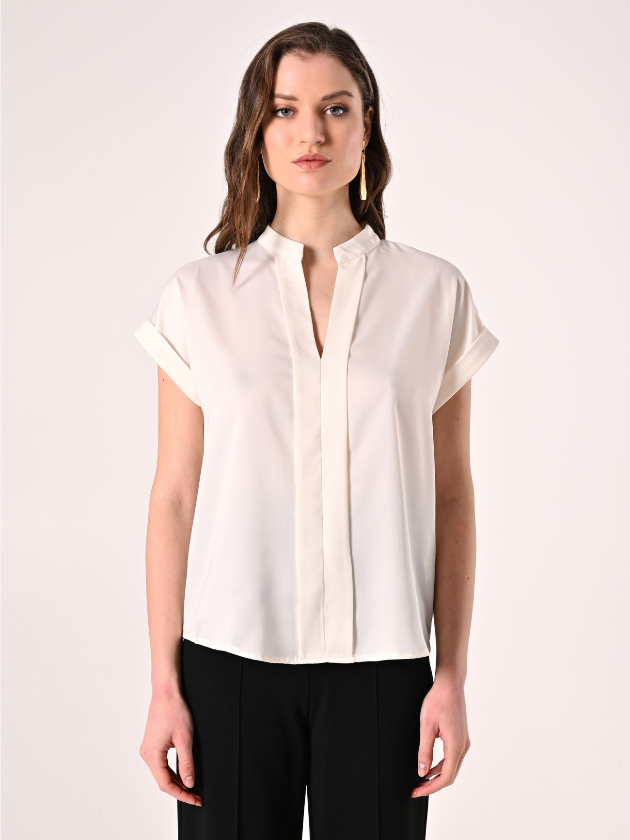 Bluse mit Stehkragen in Weiß det_2