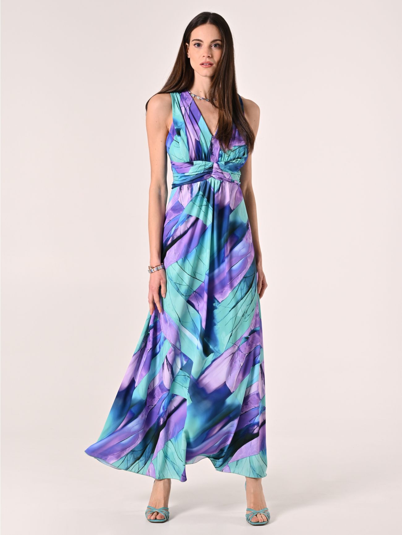 Langes Kleid mit abstraktem Muster in_i7