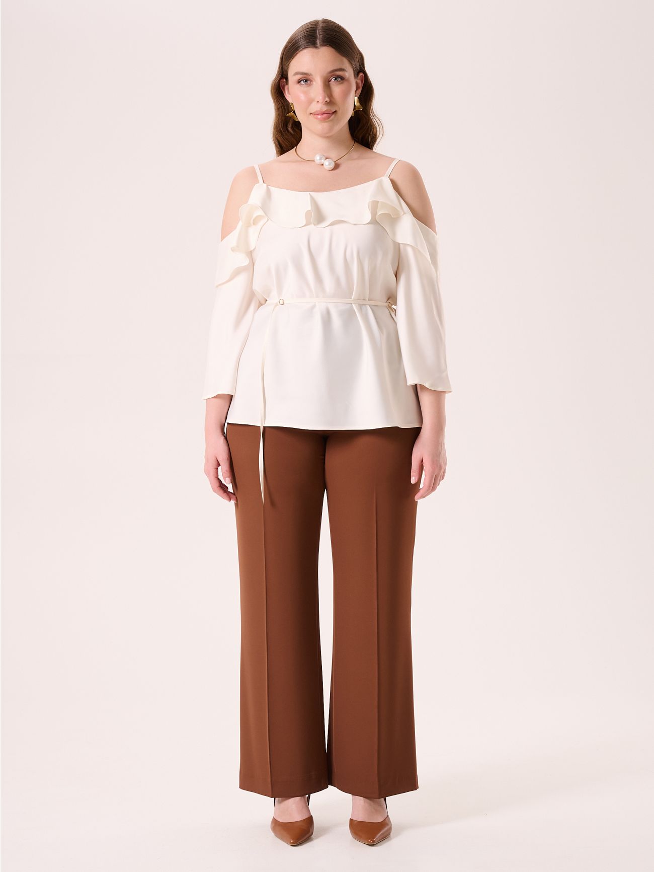 Curvy White Blouse with Thin Belt det_1