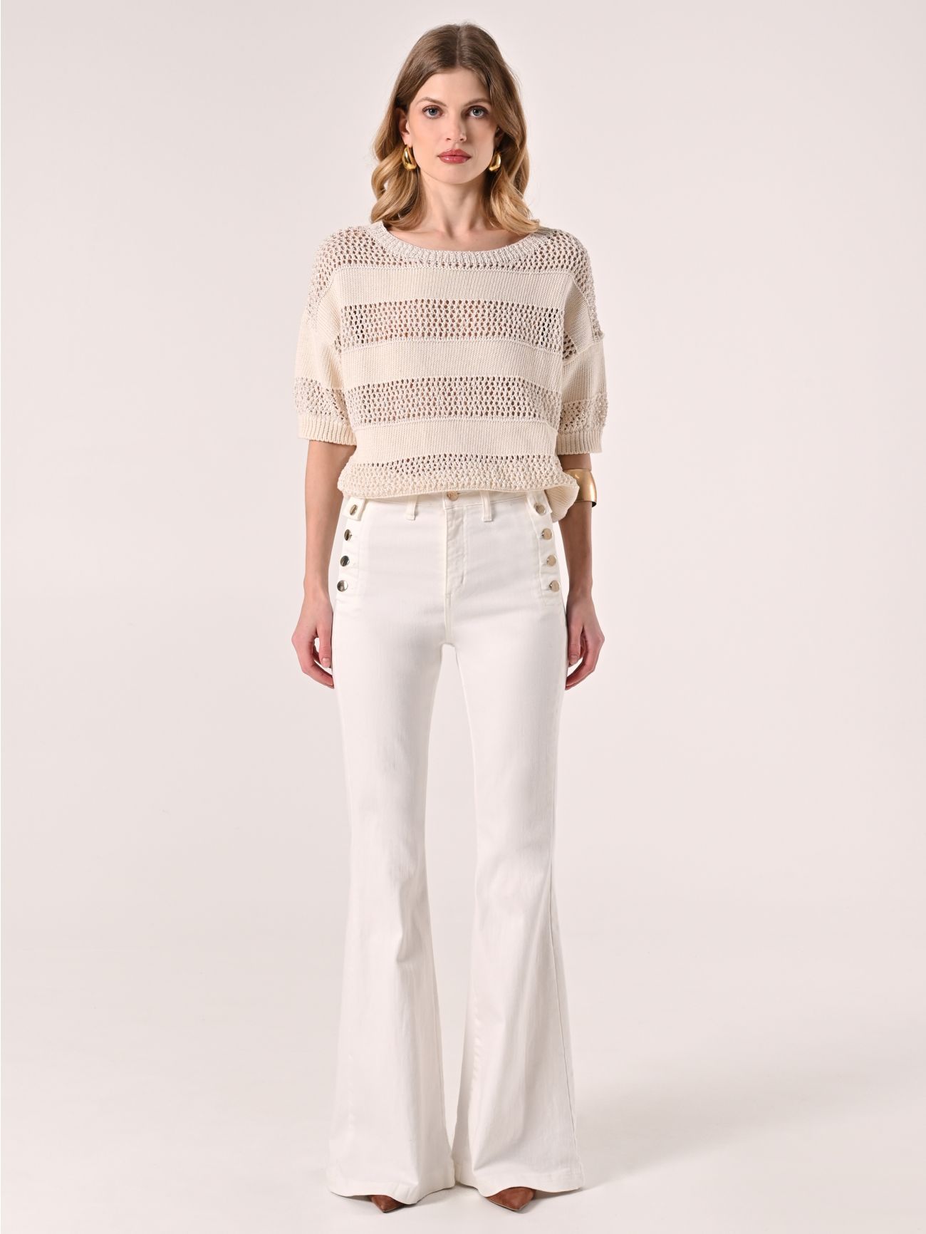 Pantalon évasé en denim à boutons blanc det_1