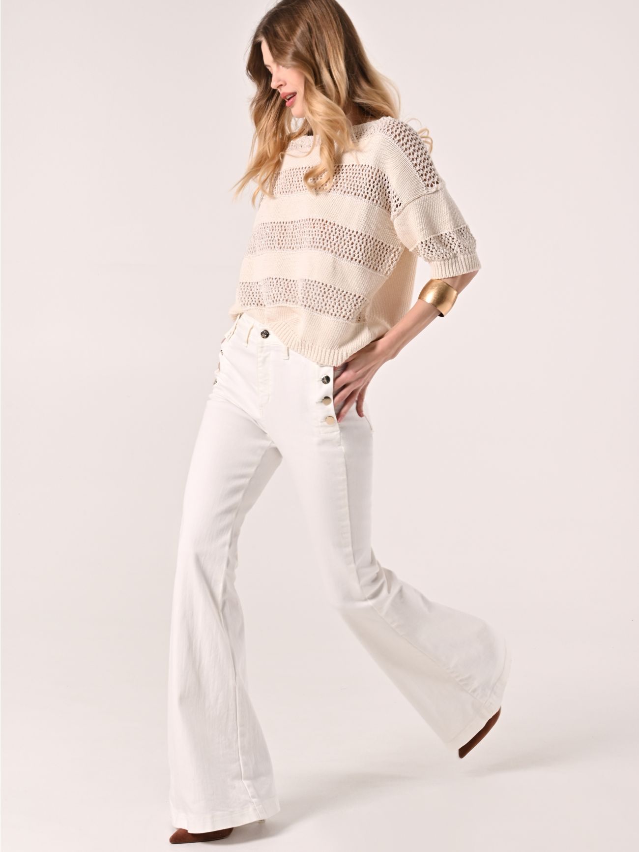 Pantalon évasé en denim à boutons blanc in_i7