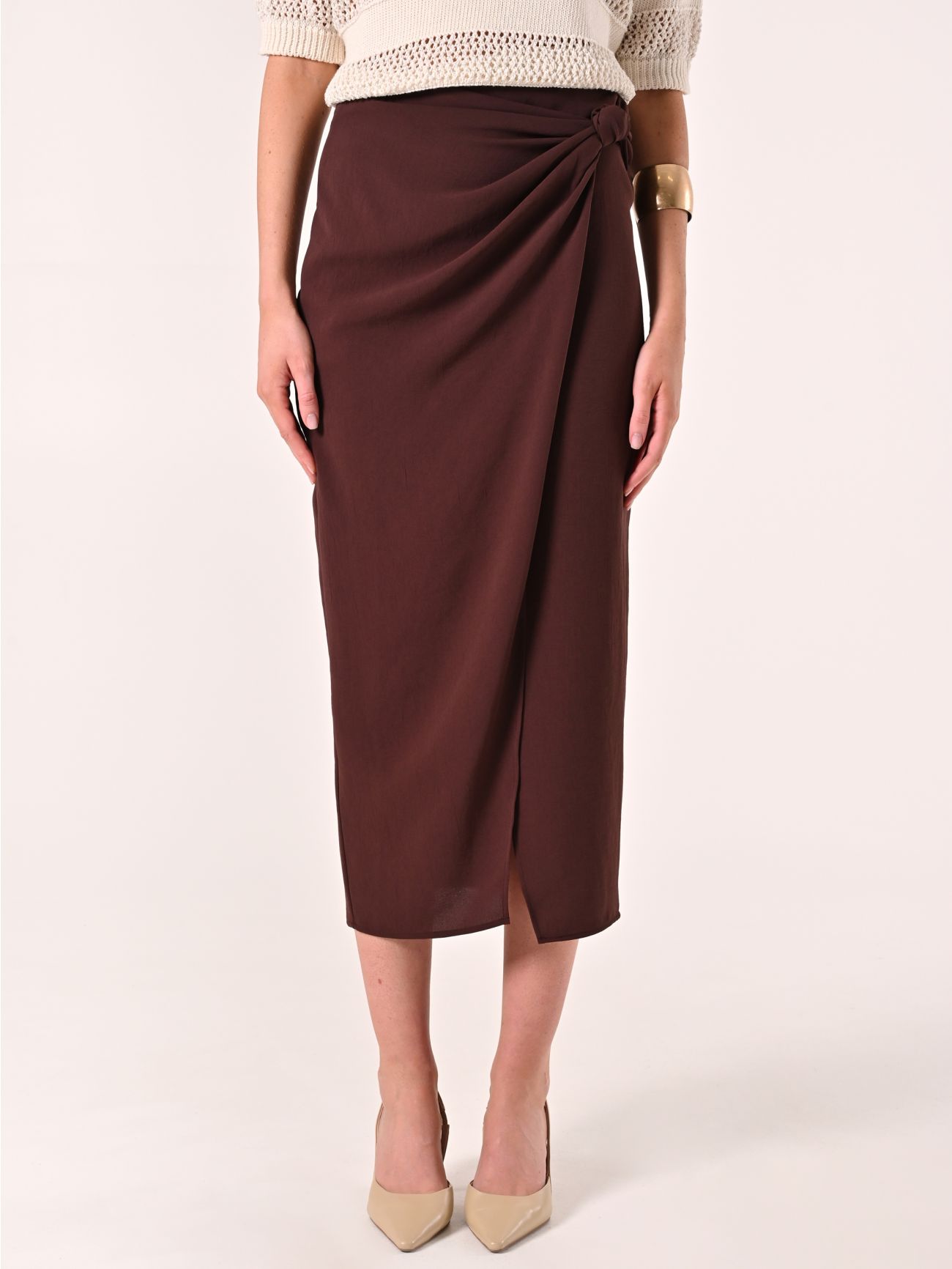 Textured Chocolate Skirt with Knot det_2