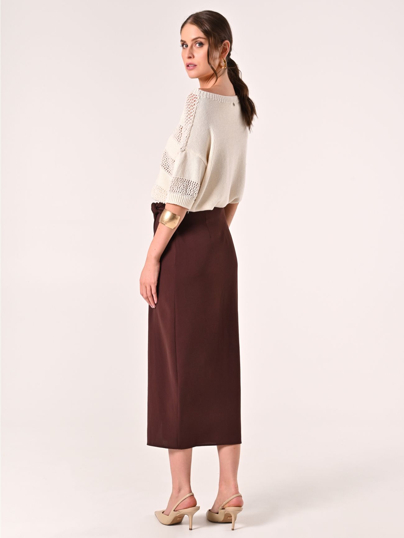 Textured Chocolate Skirt with Knot det_3