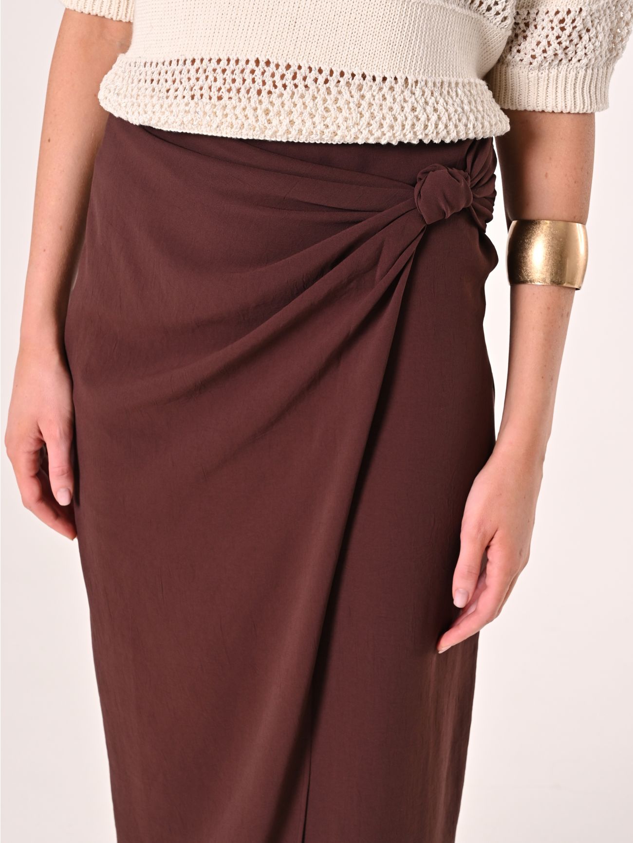 Textured Chocolate Skirt with Knot in_i5