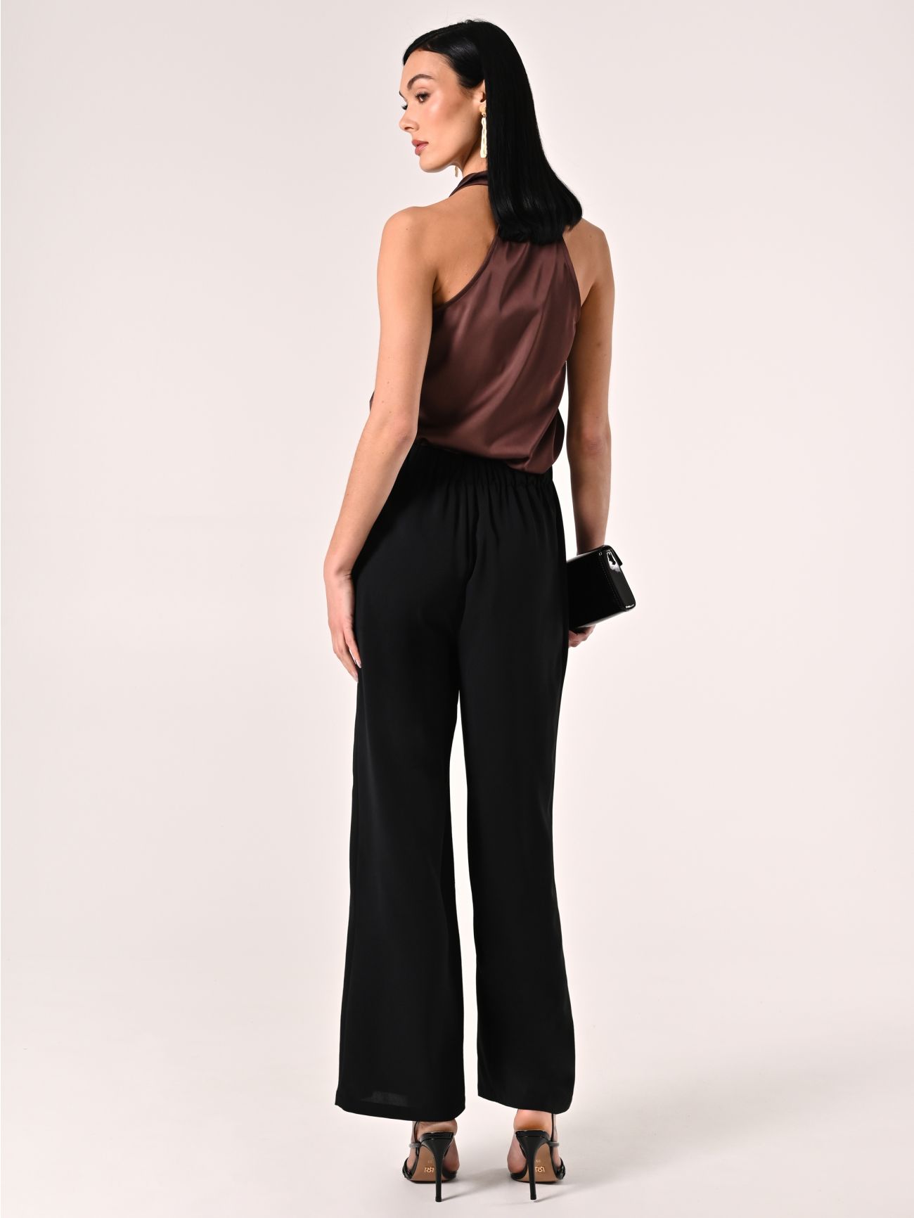 Pantalón efecto gofrado negro con nudo det_3