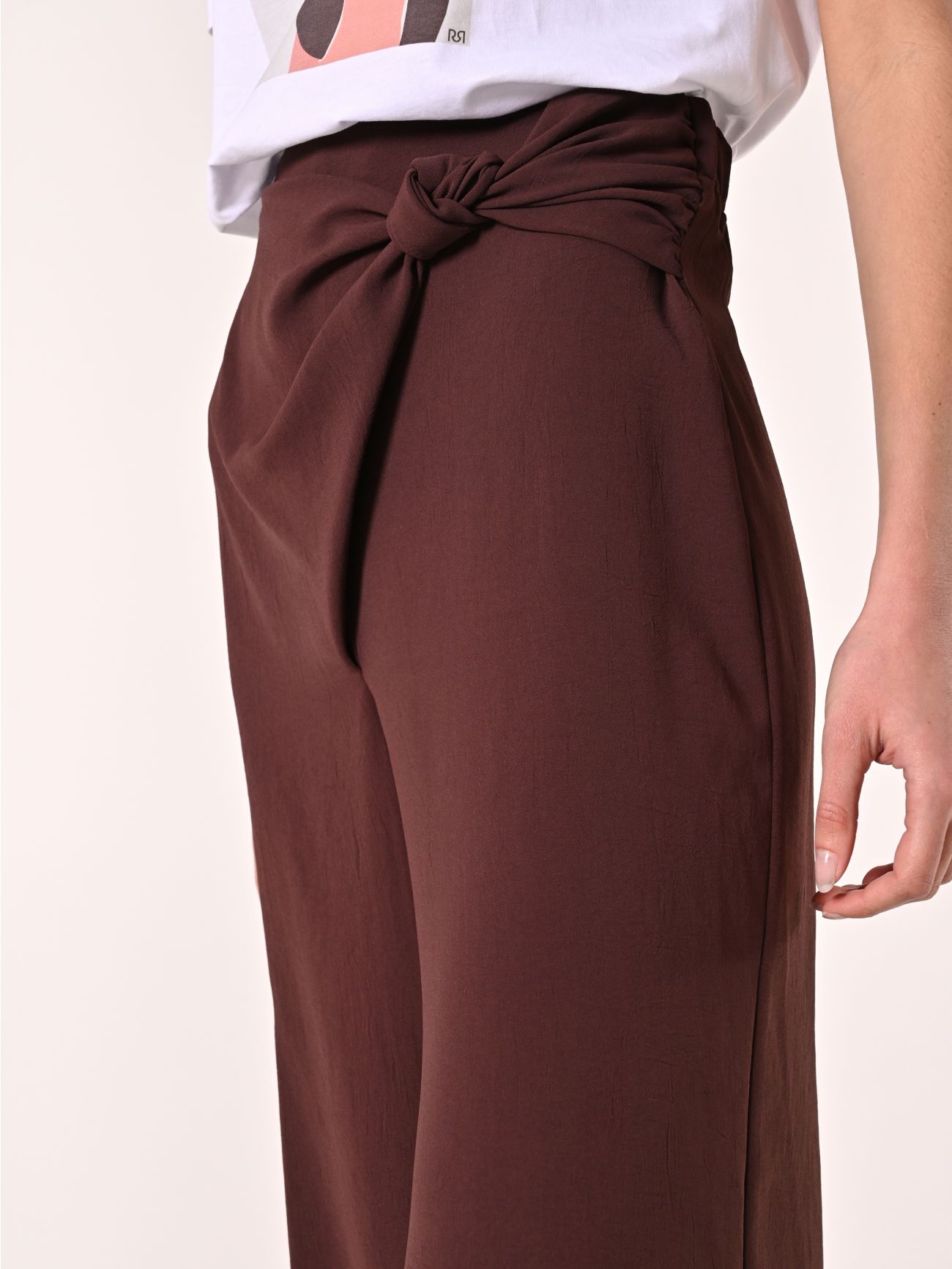 Textured Chocolate Trousers with Knot in_i5