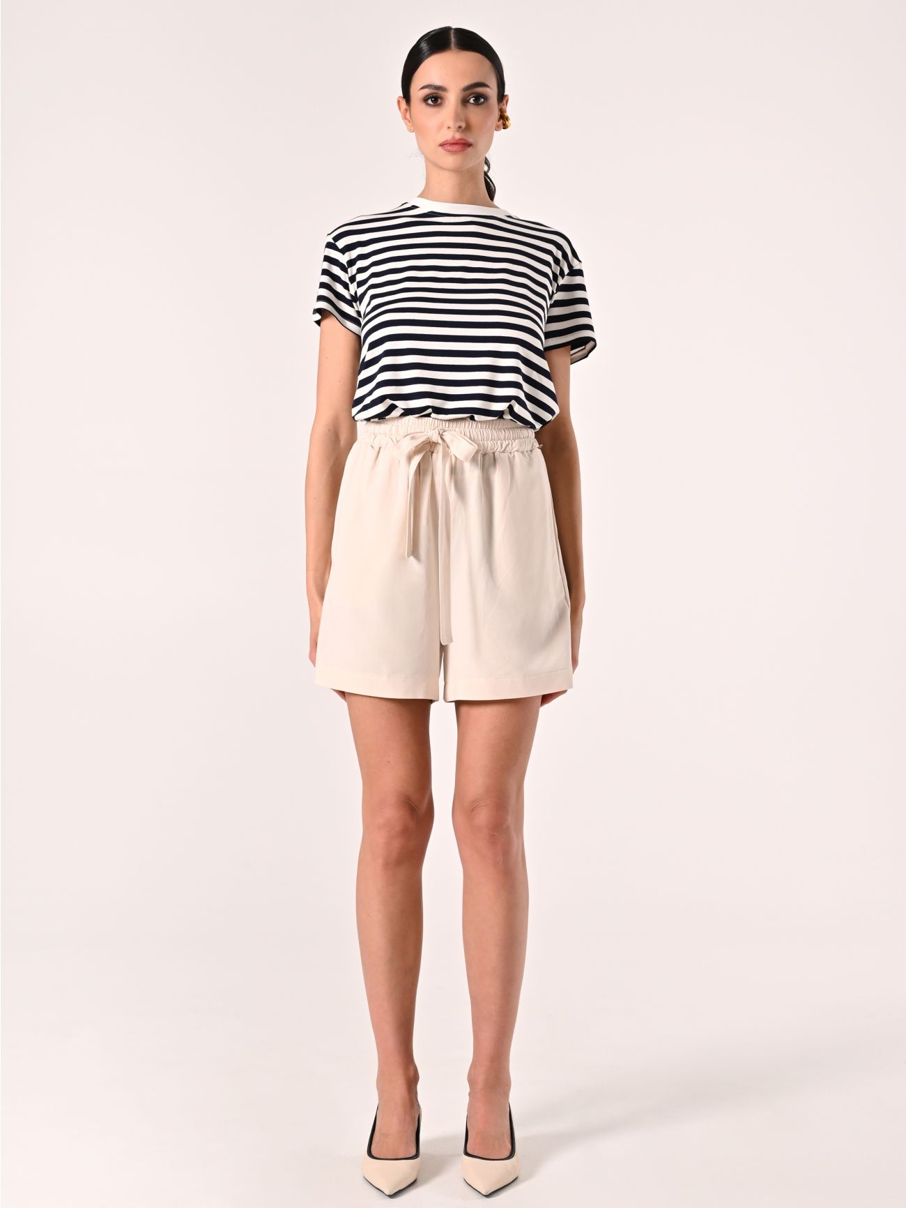 Shorts aus Viskose in hellem Beige det_1