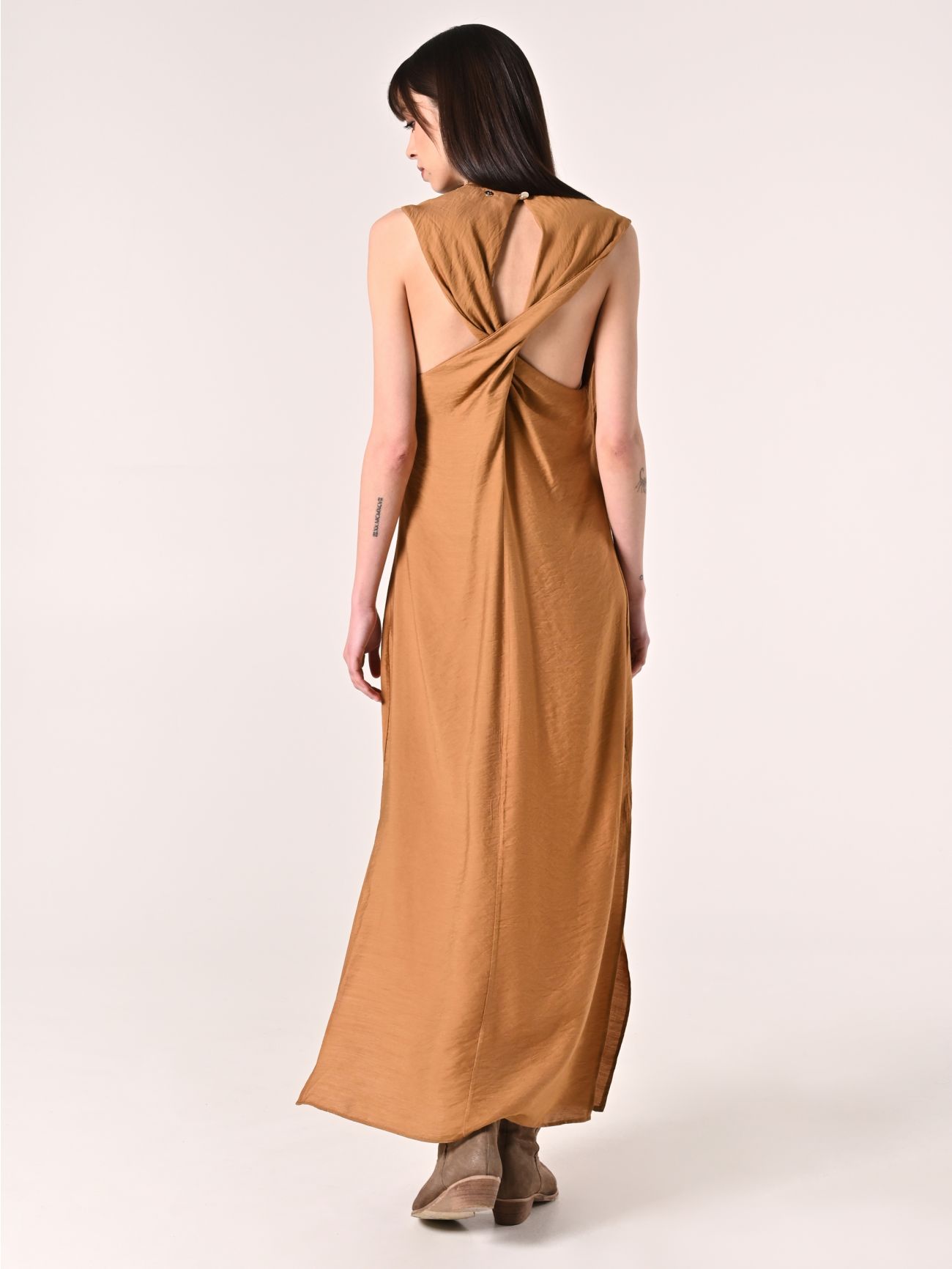 Vestido de viscosa camel det_3