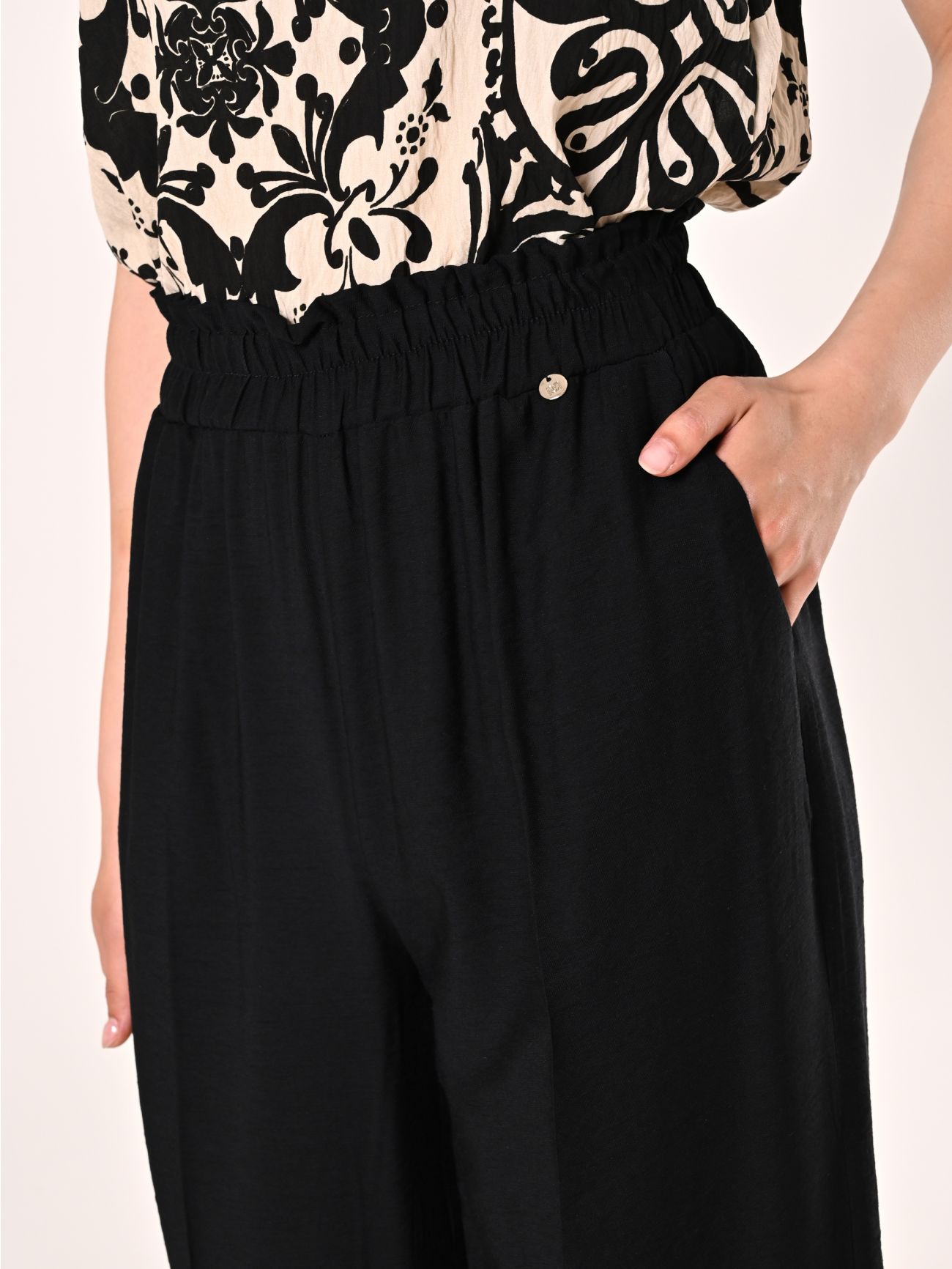 Flowy Black Trousers in_i5