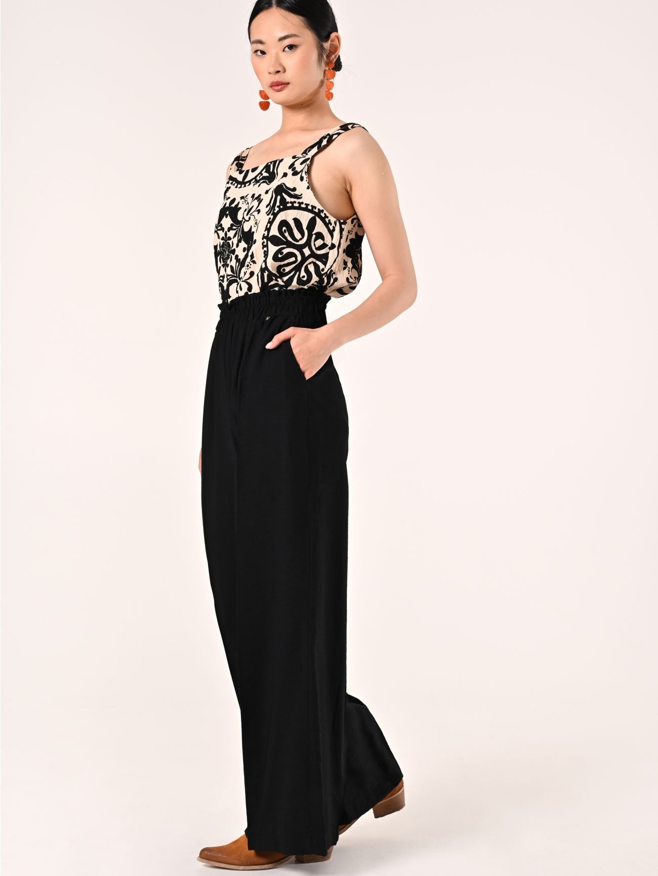 Flowy Black Trousers in_i7
