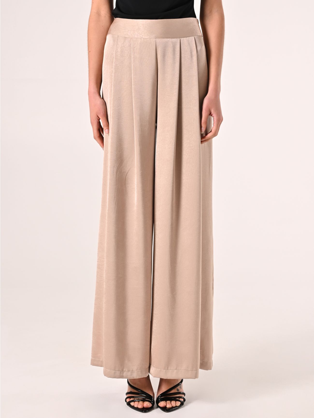 Pantalon ample beige foncé en envers satin det_2