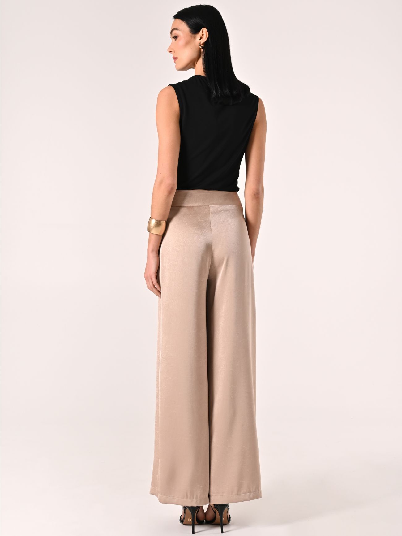 Pantalon ample beige foncé en envers satin det_3