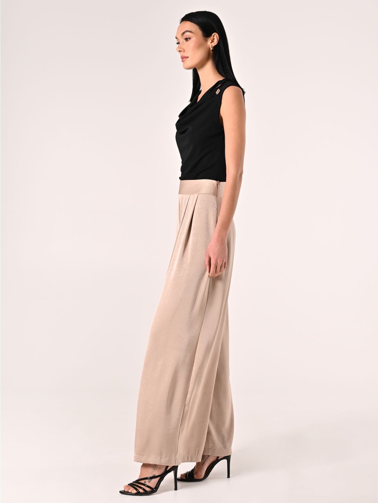 Pantalon ample beige foncé en envers satin in_i7