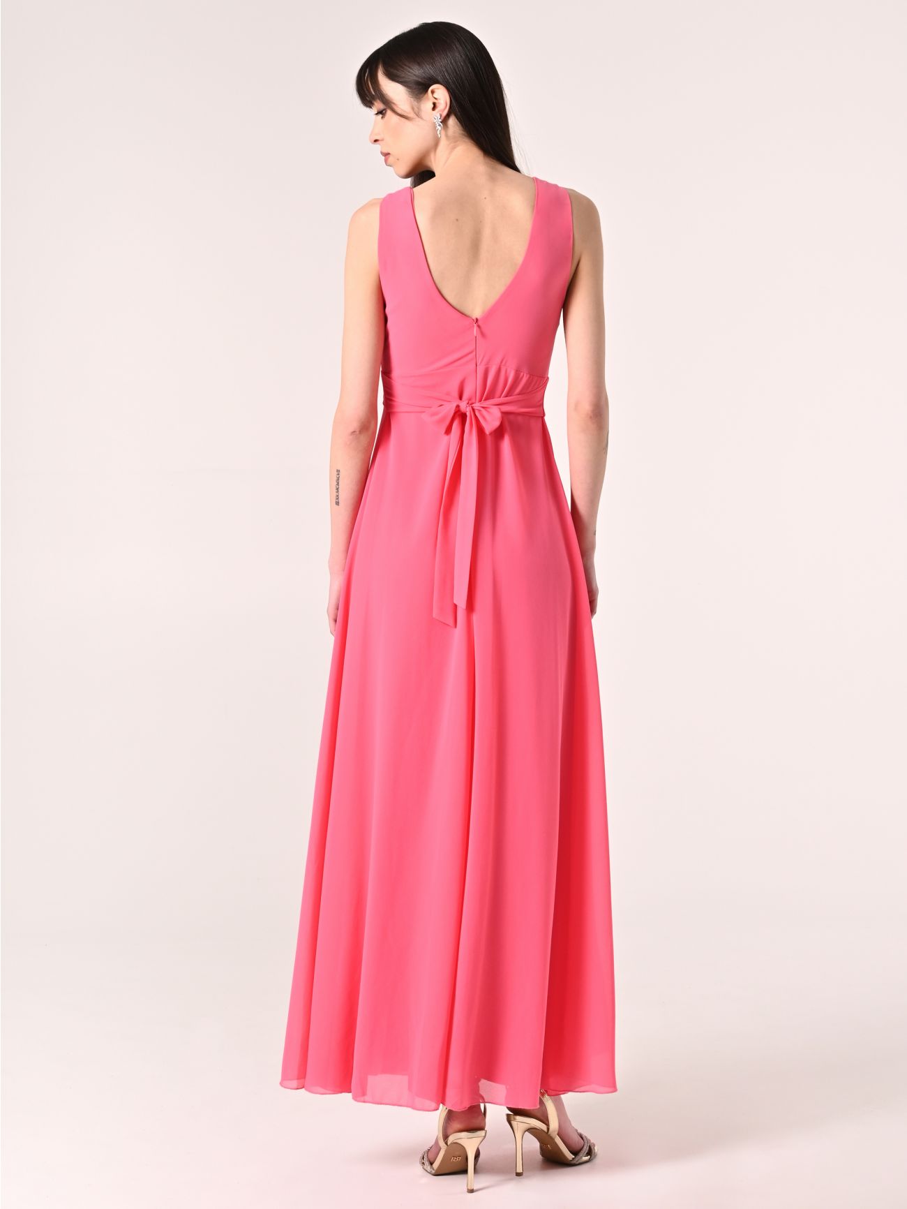 Georgette-Kleid im Empire-Schnitt in Kamelienrosa det_3