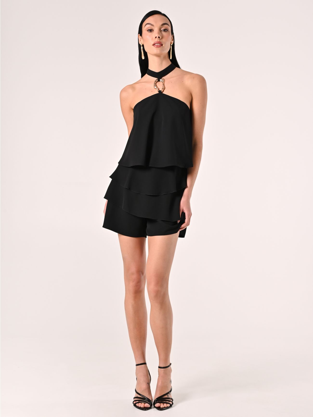 Kurzer Overall mit Volants in Schwarz in_i7