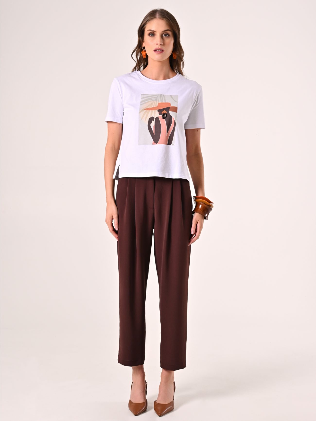 Camiseta de algodón con estampado y colgante de pedrería det_1