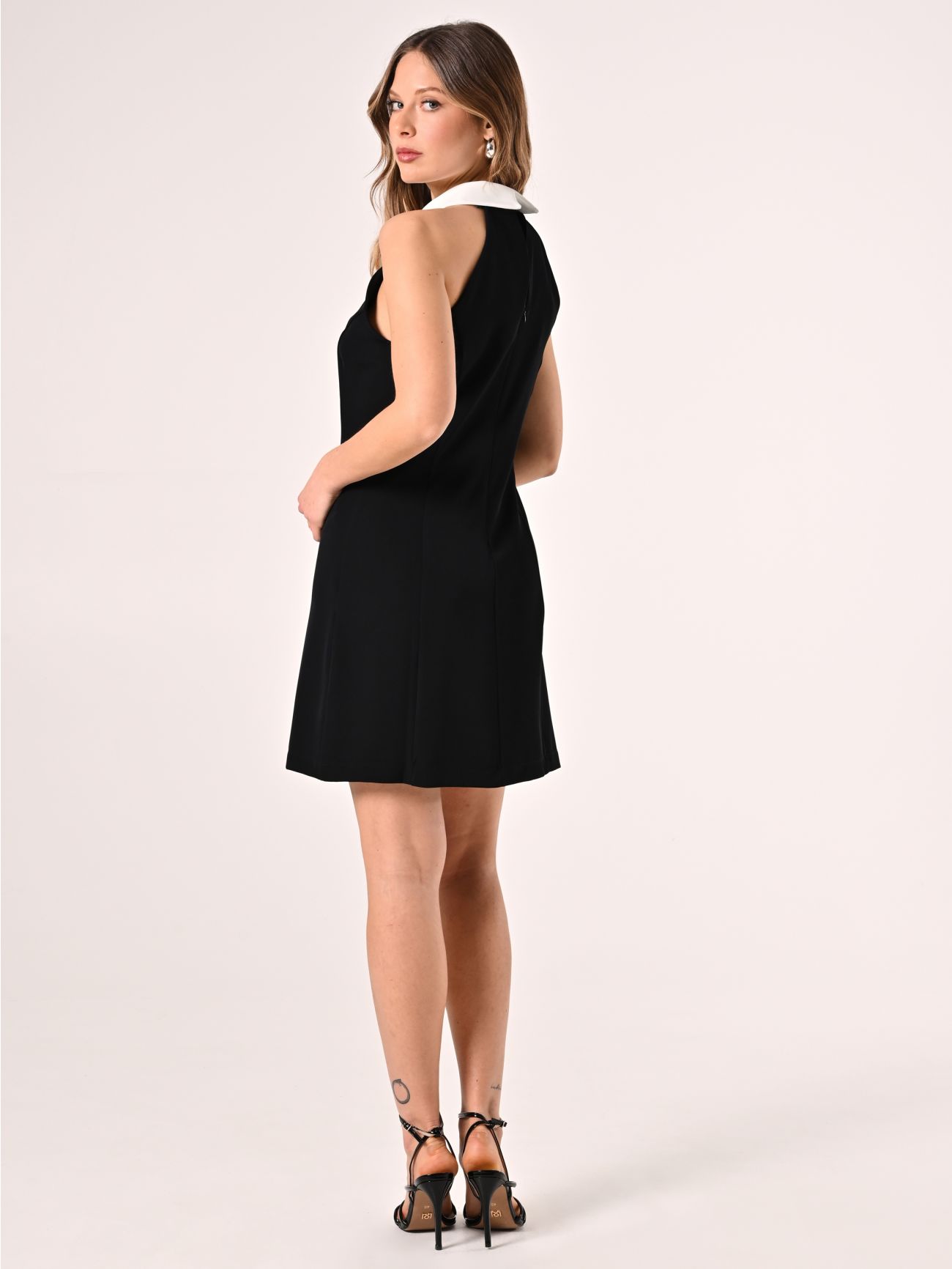 Zweifarbiges Kleid mit Kragen det_3