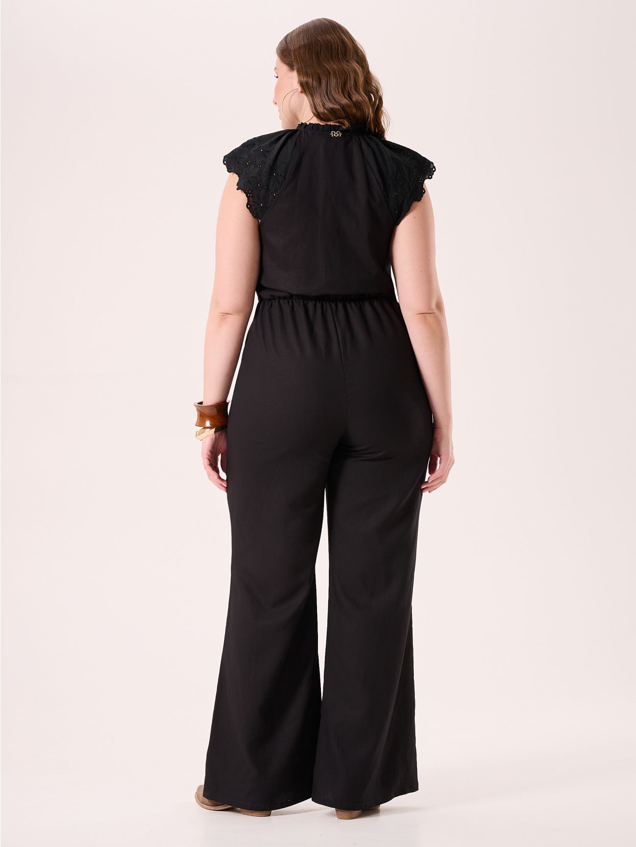 Curvy Black Jumpsuit in Viscose Linen with Sangallo Details det_3