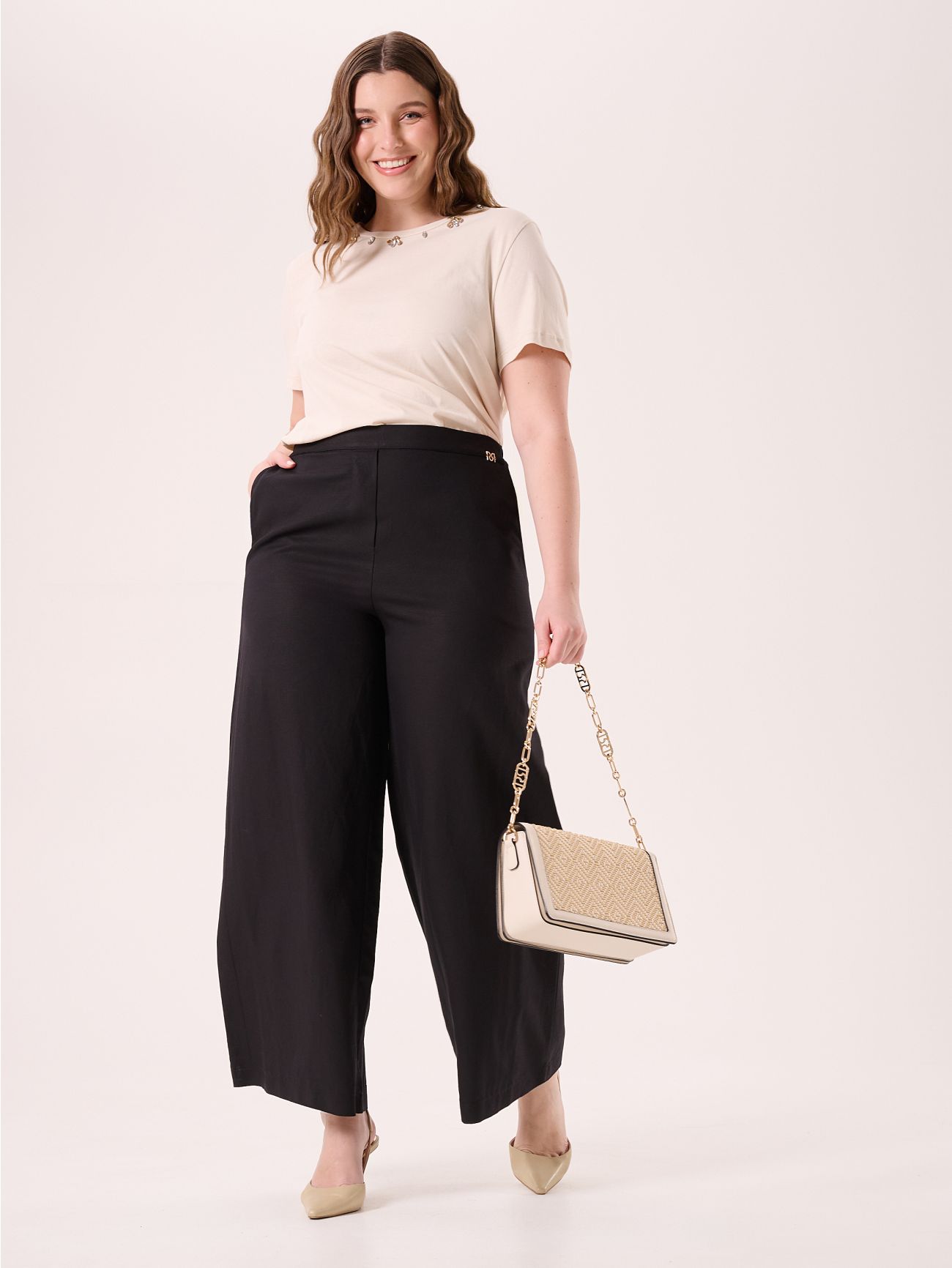 Pantalón curvy de lino y viscosa negro  Rinascimento