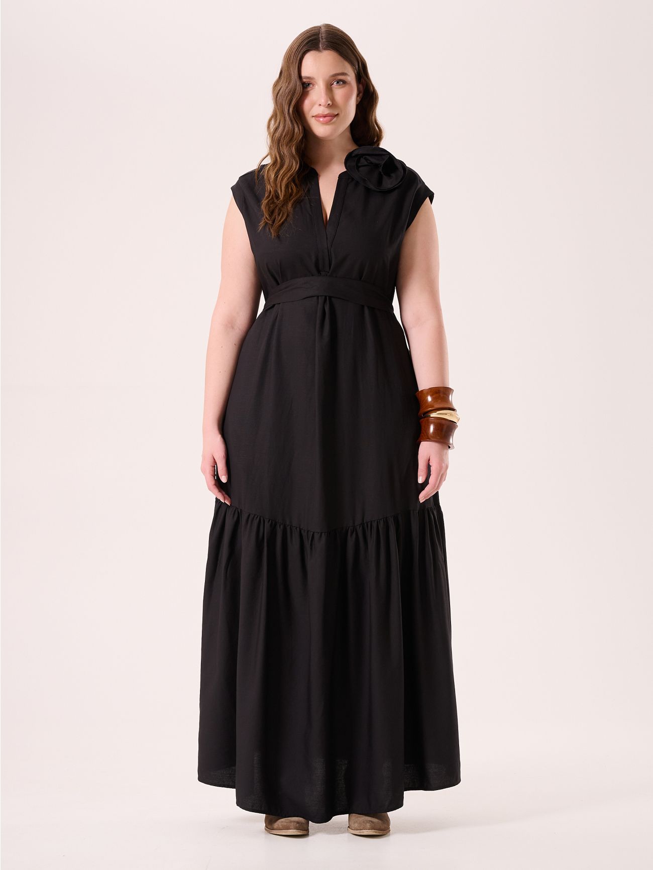 Curvy-Kleid in Schwarz aus Leinen und Viskose det_1