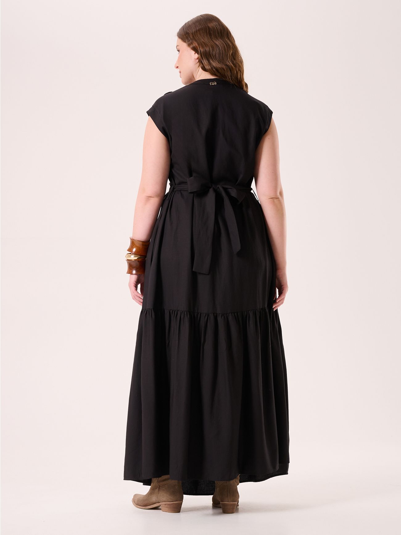 Curvy-Kleid in Schwarz aus Leinen und Viskose det_3