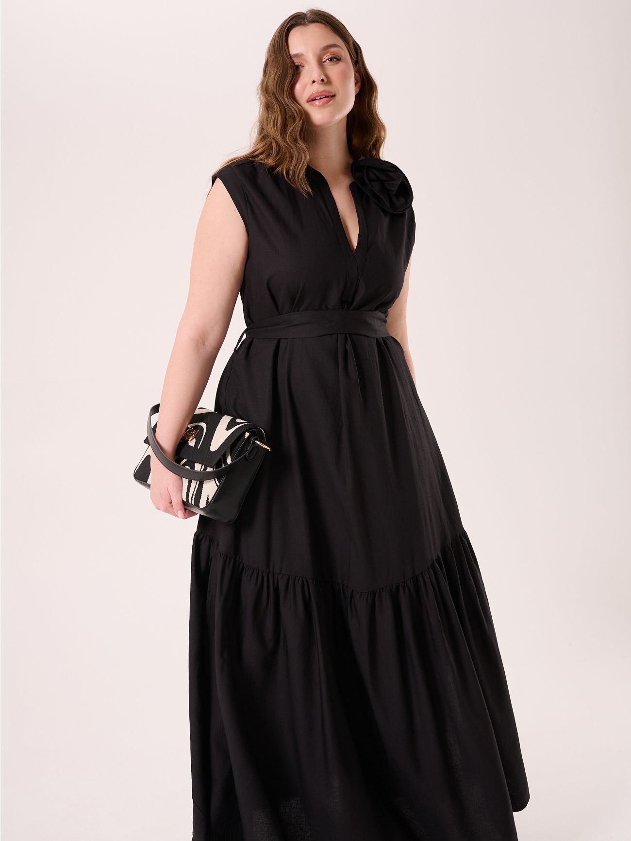 Abito Curvy Nero in Lino Viscosa  Rinascimento