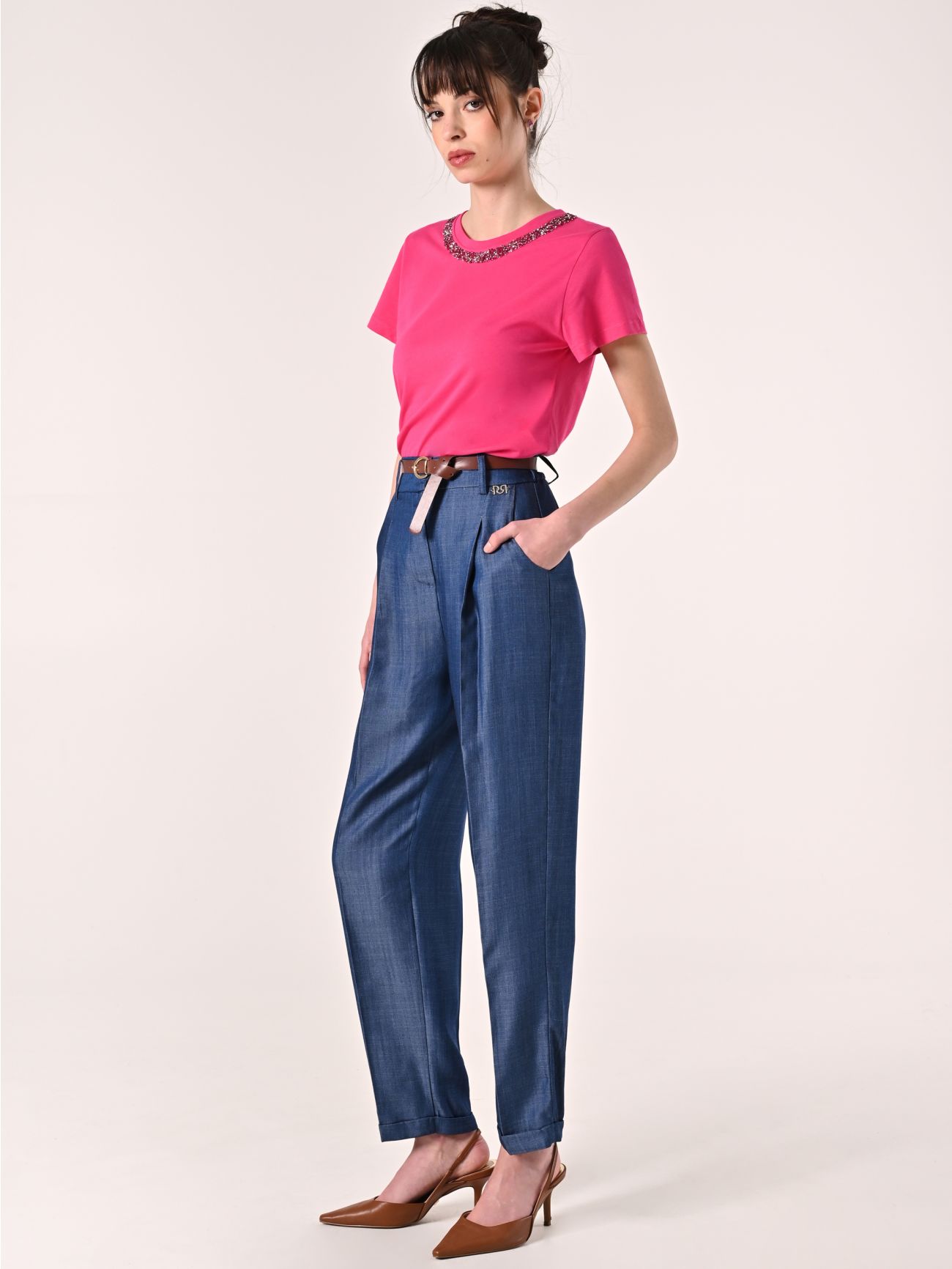 Hose aus Chambray mit Gürtel in_i7