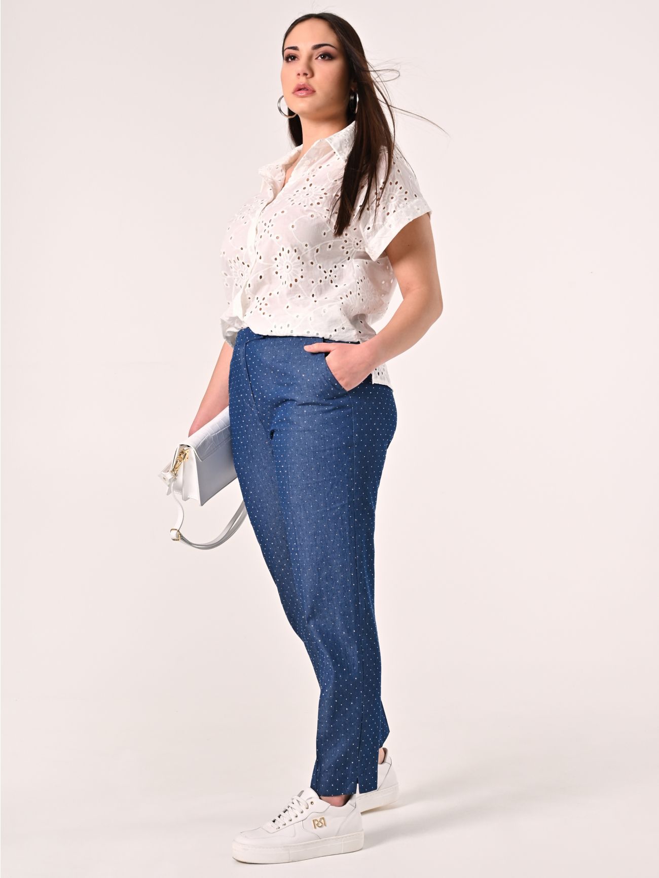 Pantalón curvy de chambray con pedrería  Rinascimento