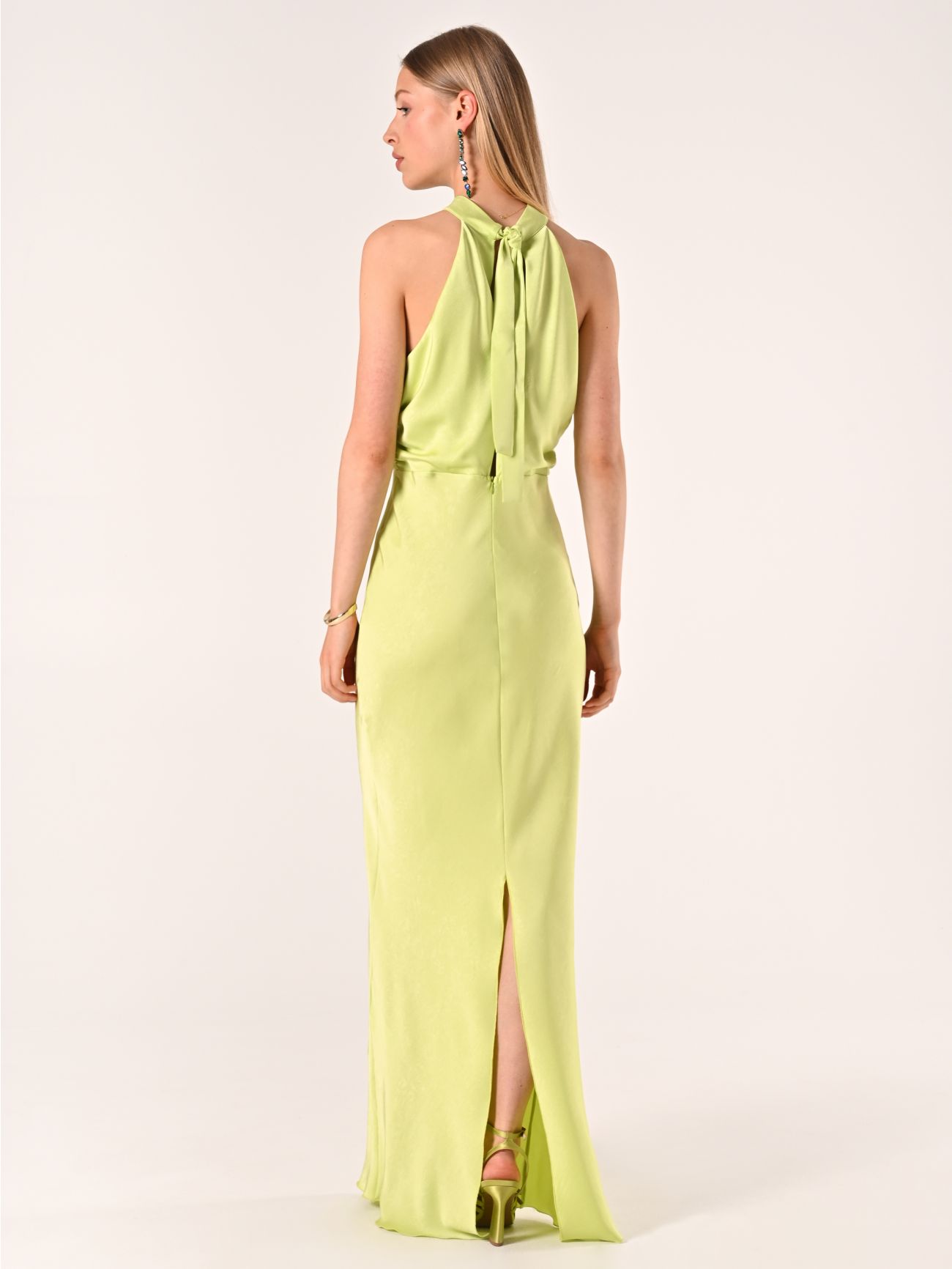 Fließendes Kleid aus Satin in Limette det_3