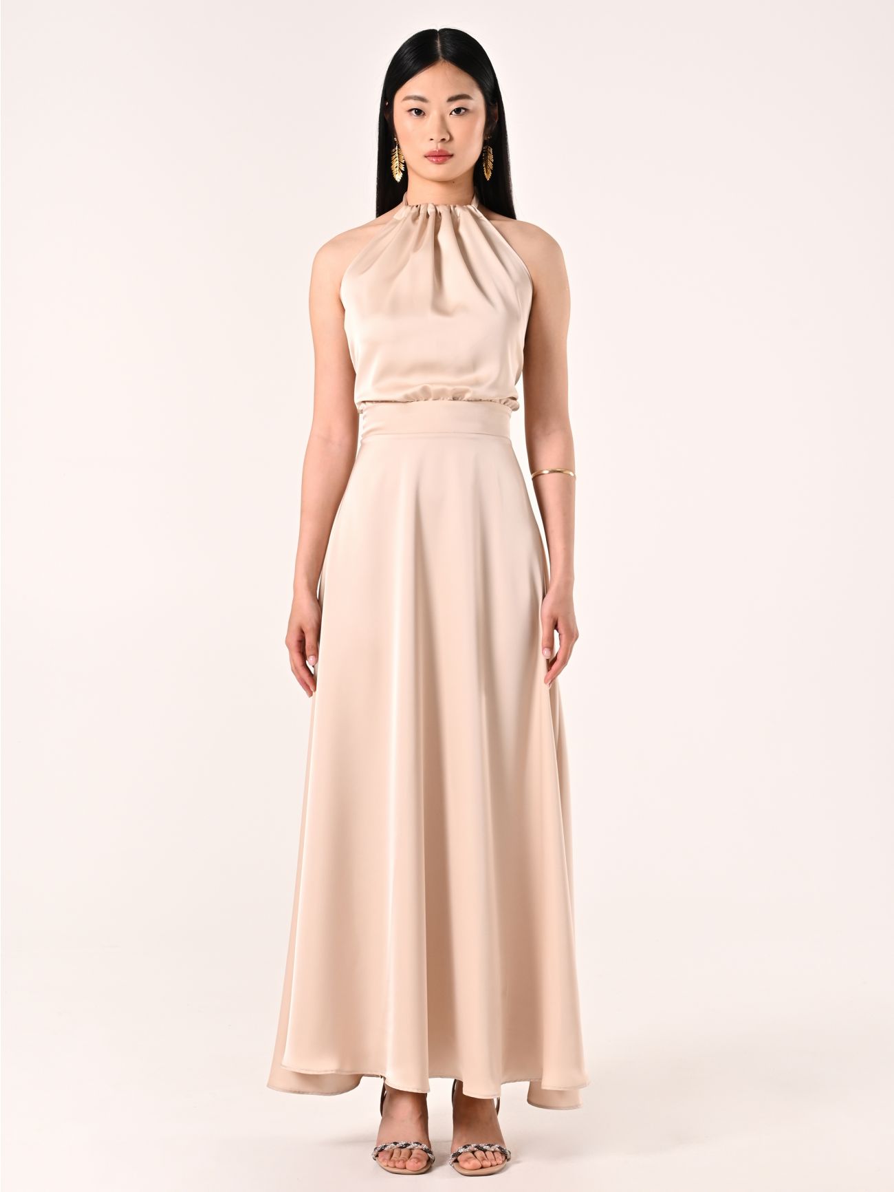 Vestido largo de satén beige claro det_1