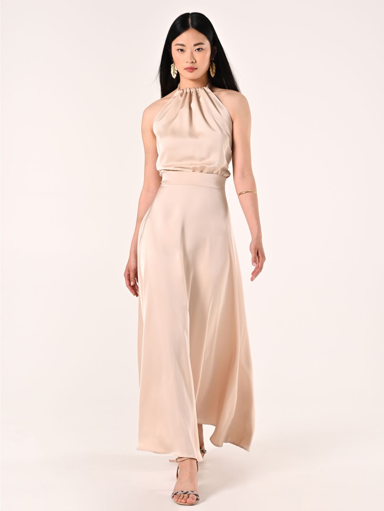 Vestido largo de satén beige claro in_i7