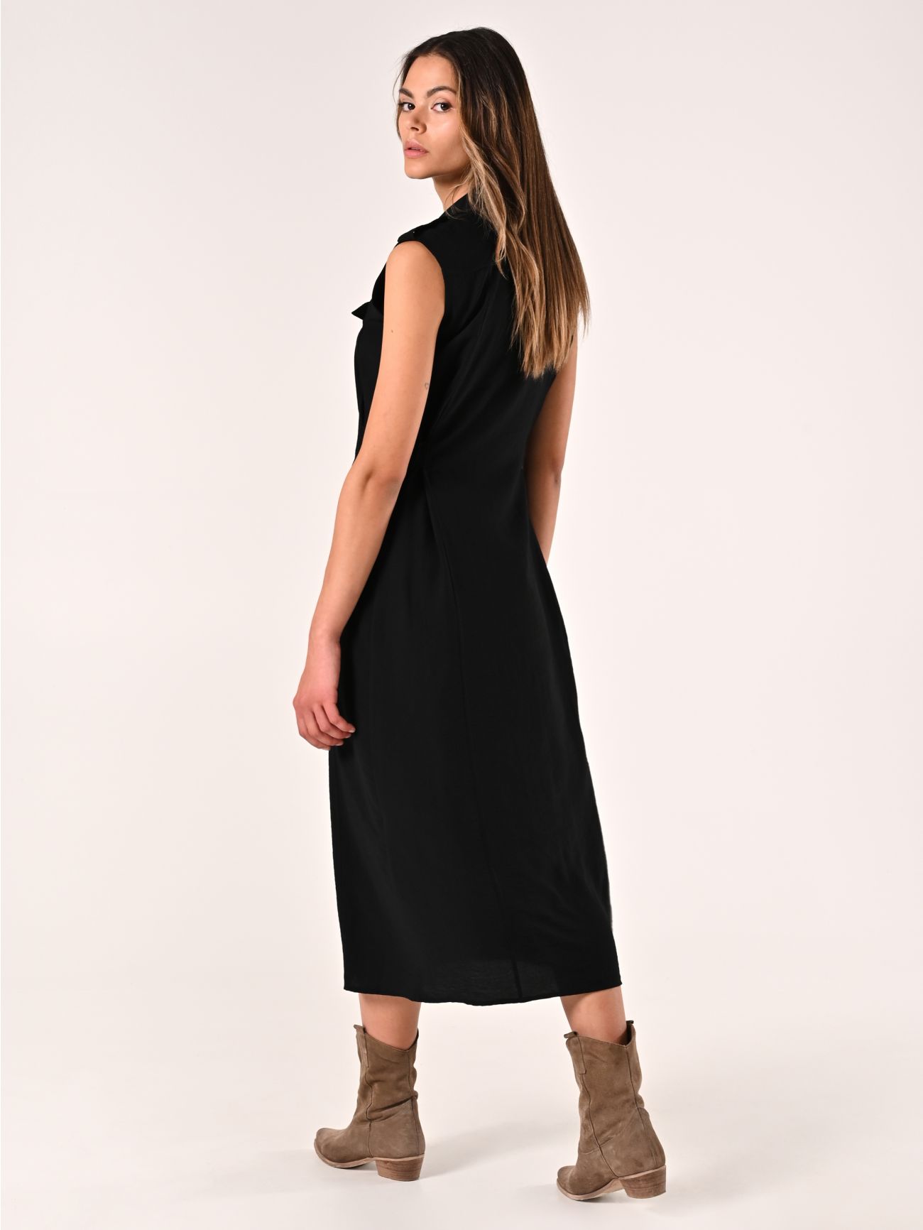 Black Shirt Dress with Horn-effect Buttons det_3