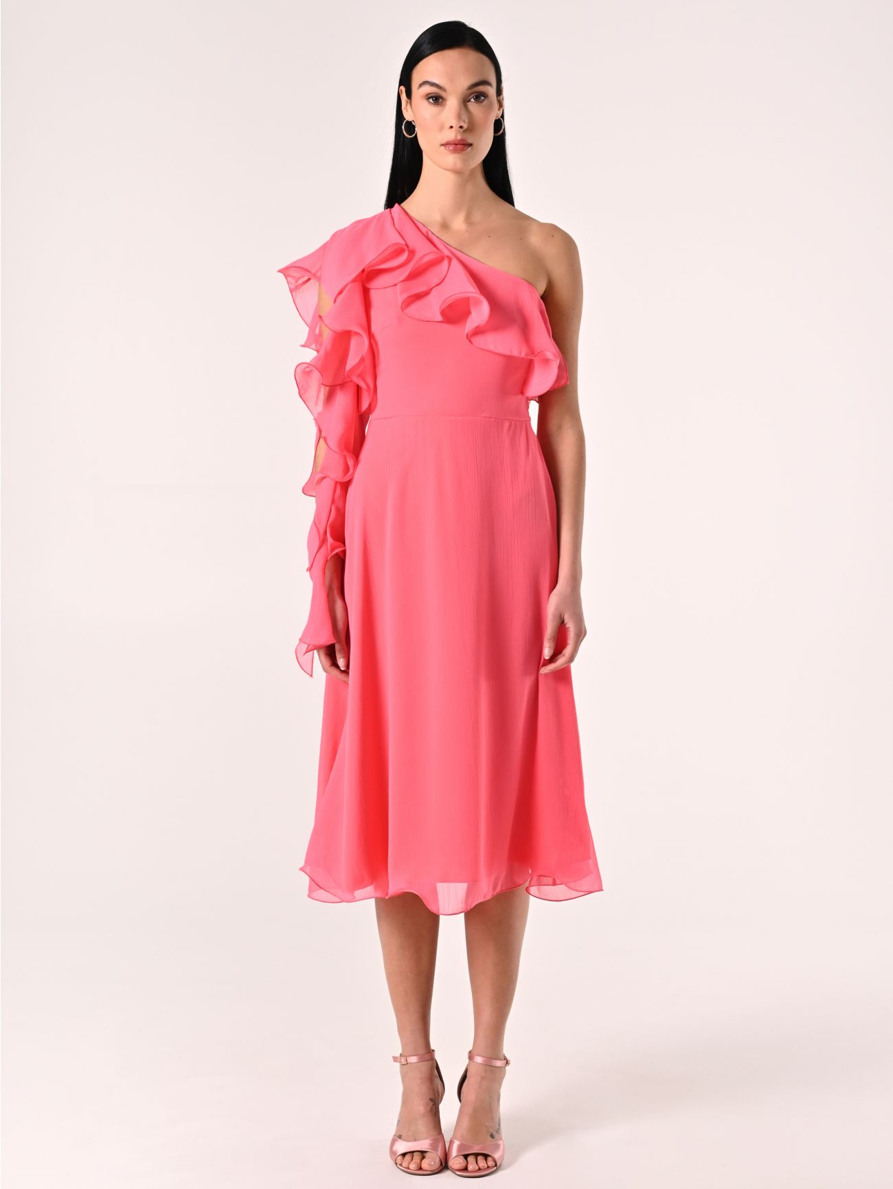 Kleid mit einer freien Schulter aus Georgette in Kamelienrosa det_1