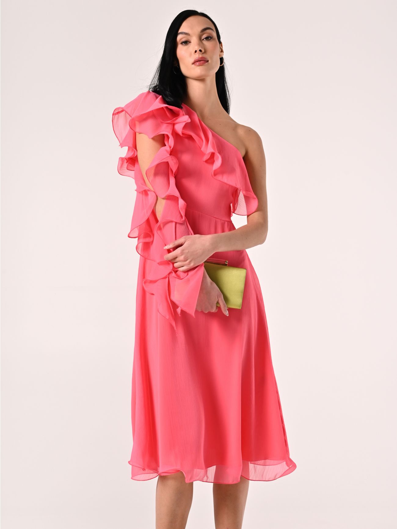 Kleid mit einer freien Schulter aus Georgette in Kamelienrosa in_i7