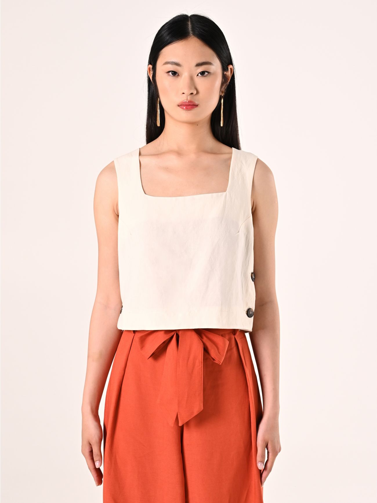 White Crop Top in Viscose Linen det_2