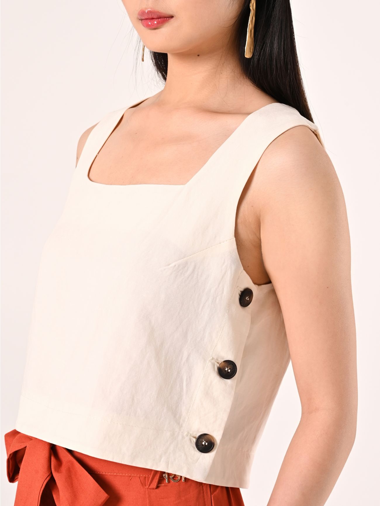 White Crop Top in Viscose Linen in_i5