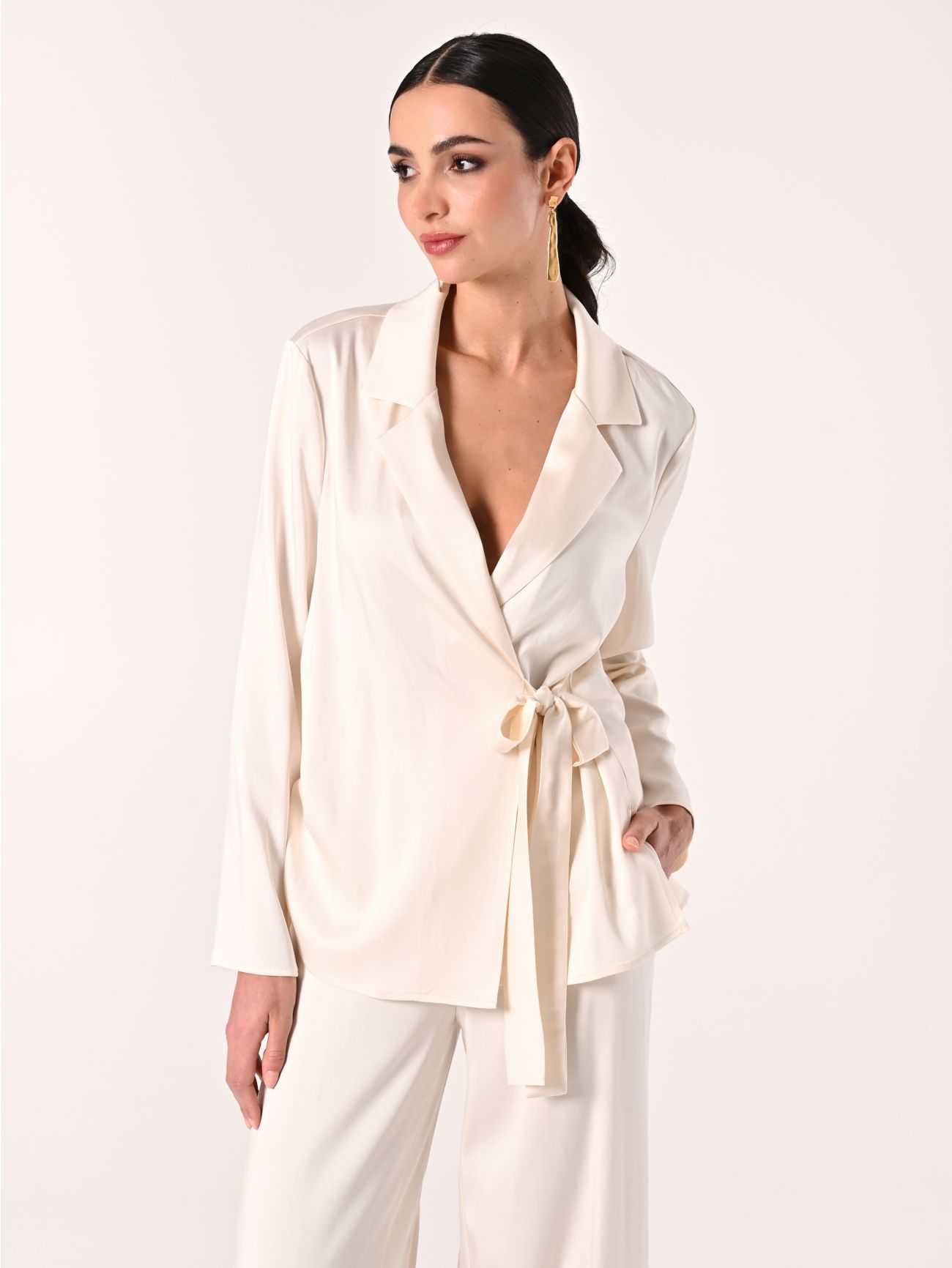 Weiße Jacke aus Viskosesatin in_i7