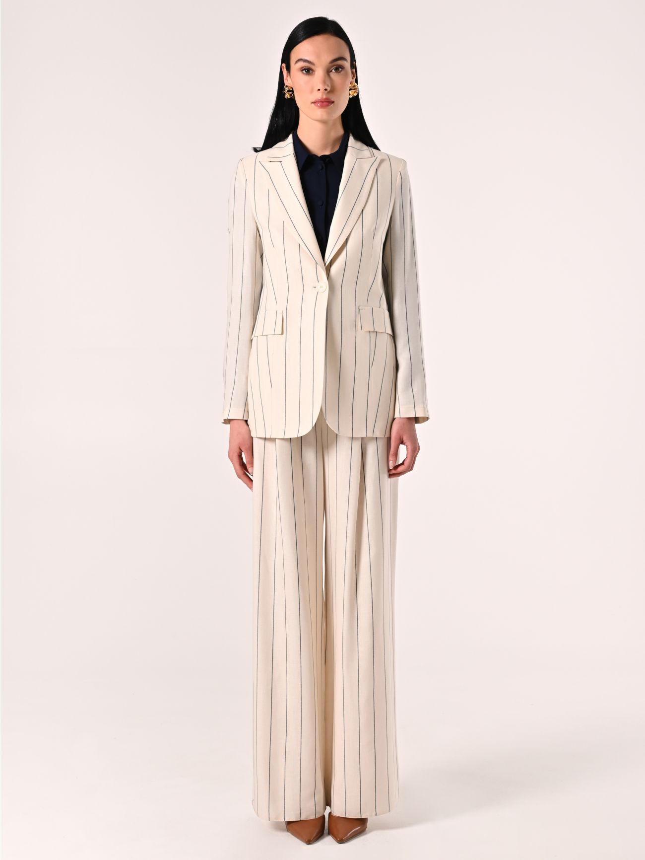 White Jacket with Blue Stripes det_1