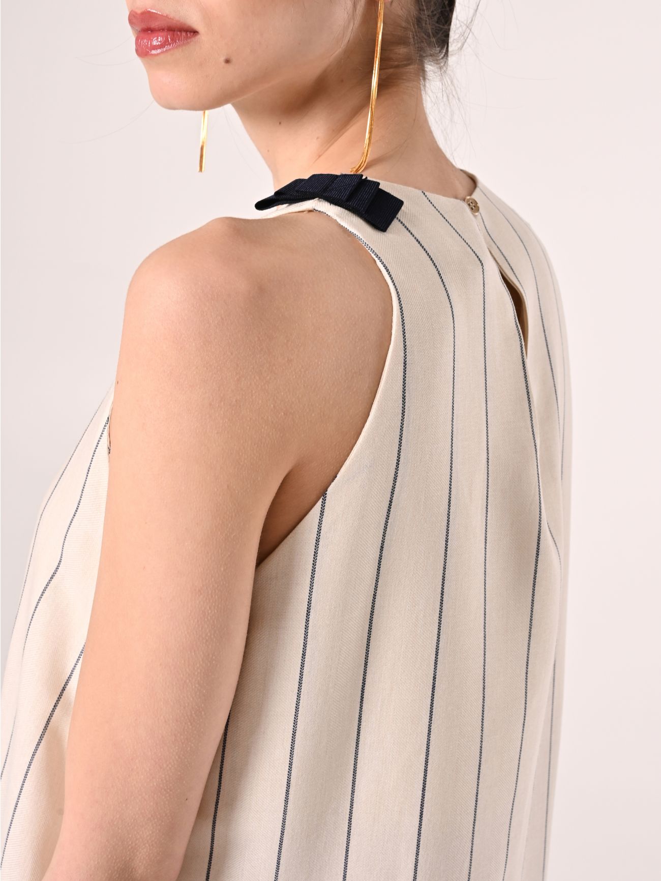 Weißes Kleid mit Streifen in Weiß & Blau in_i5