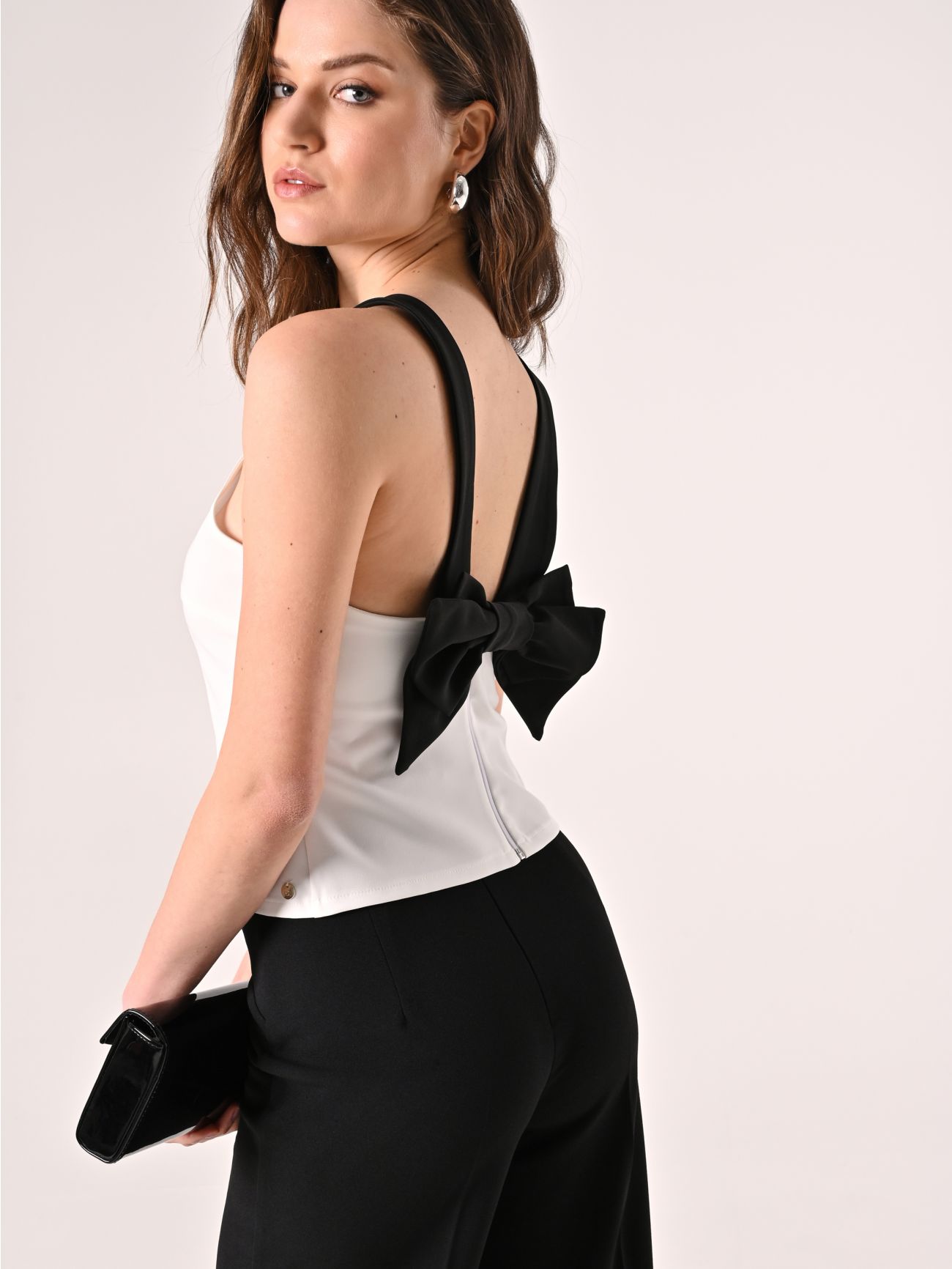 Top Bicolore Black & White con Fiocco in_i7