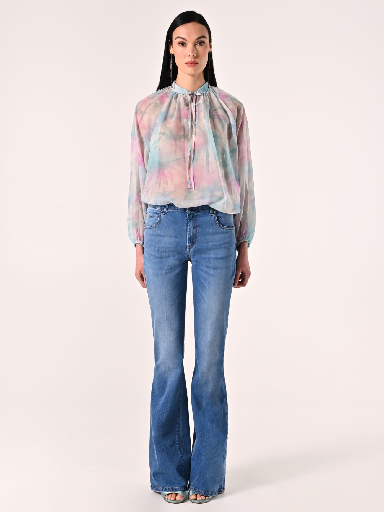 Blusa con estampado de palmeras det_1