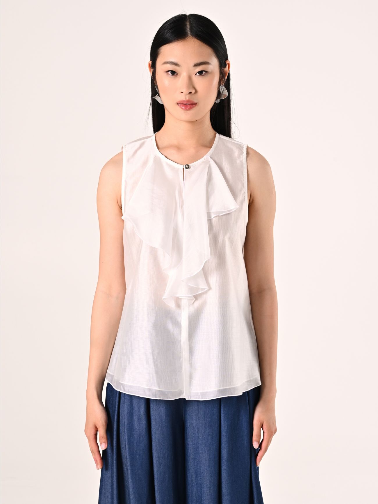 White Ruffled Blouse det_2