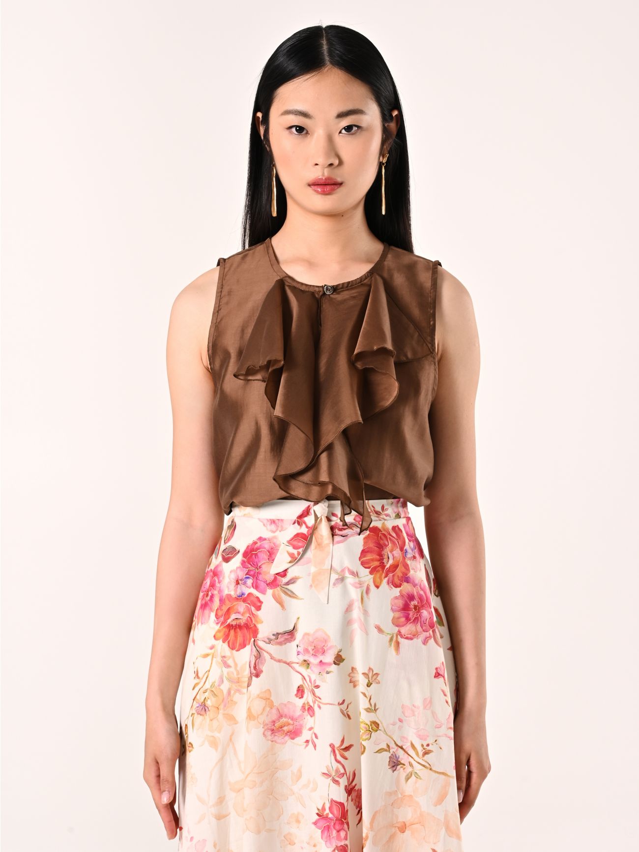 Brown Ruffled Blouse det_2